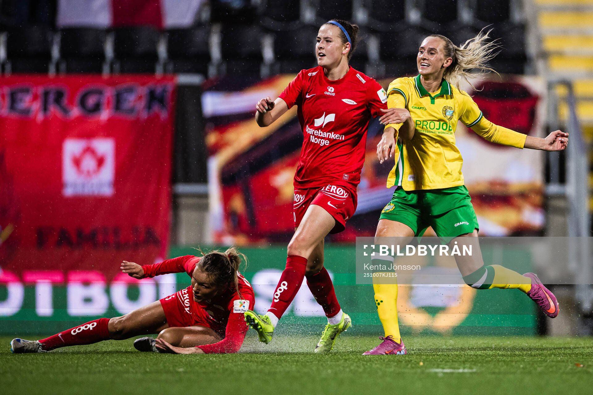 Ellen Wangerheim of Hammarby and Signe Gaupset of Brann