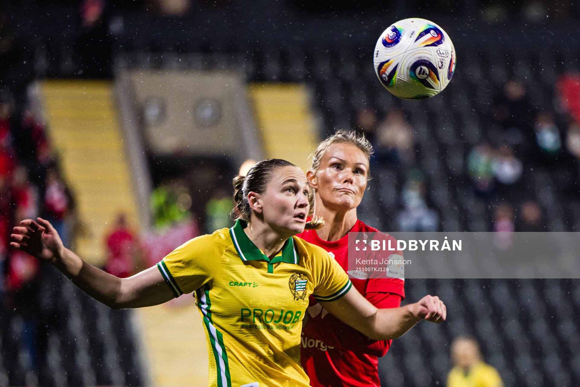 Vilde Hasund of Hammarby and Ingrid Stenevik of Brann