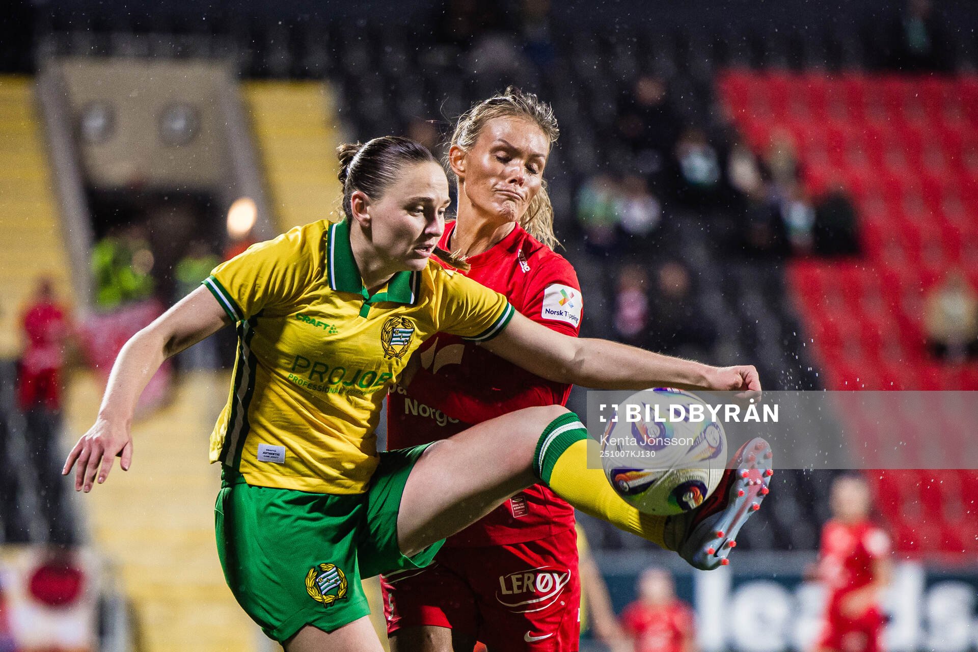 Vilde Hasund of Hammarby and Ingrid Stenevik of Brann