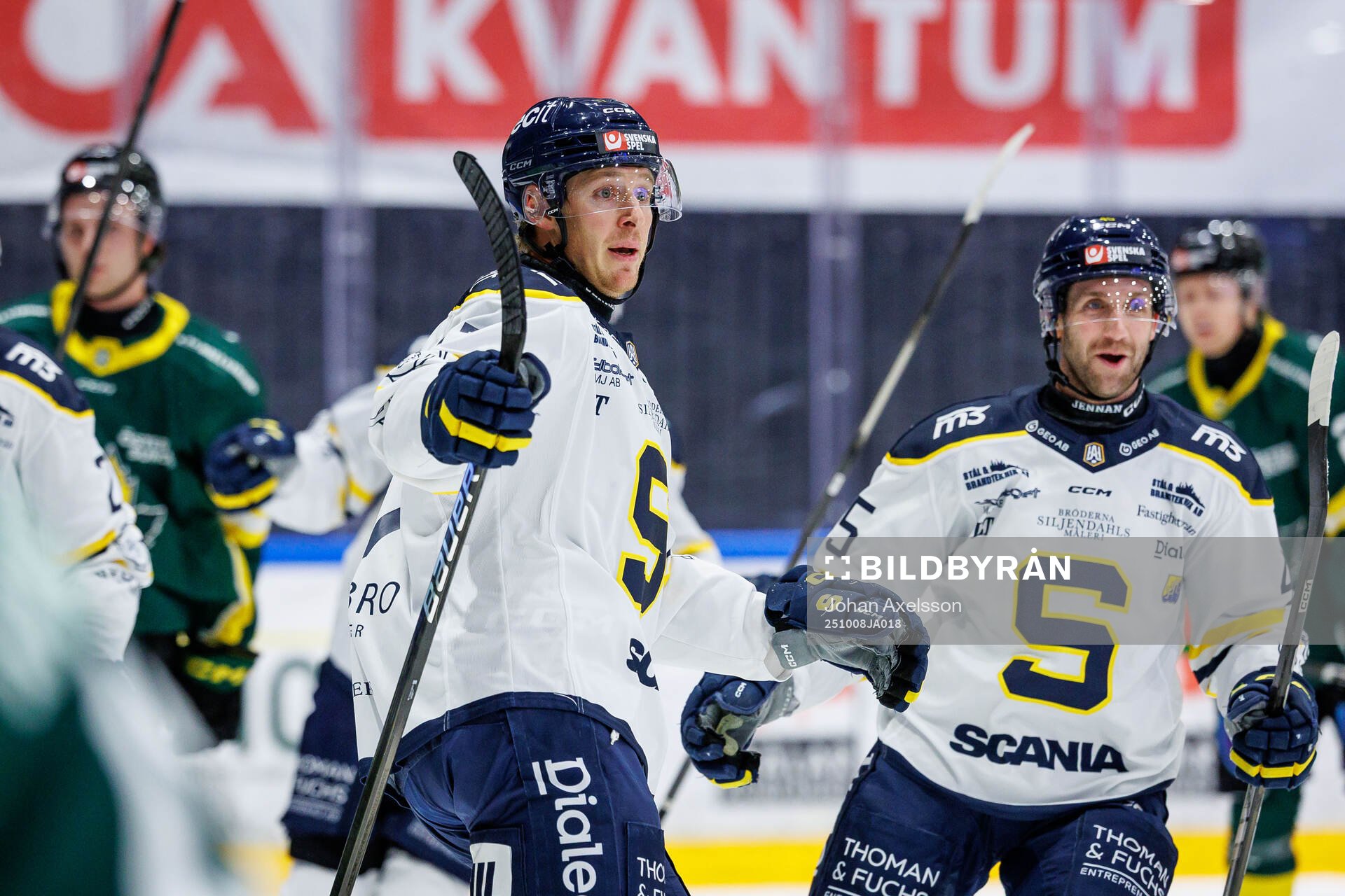 Södertäljes Carter Ashton jublar