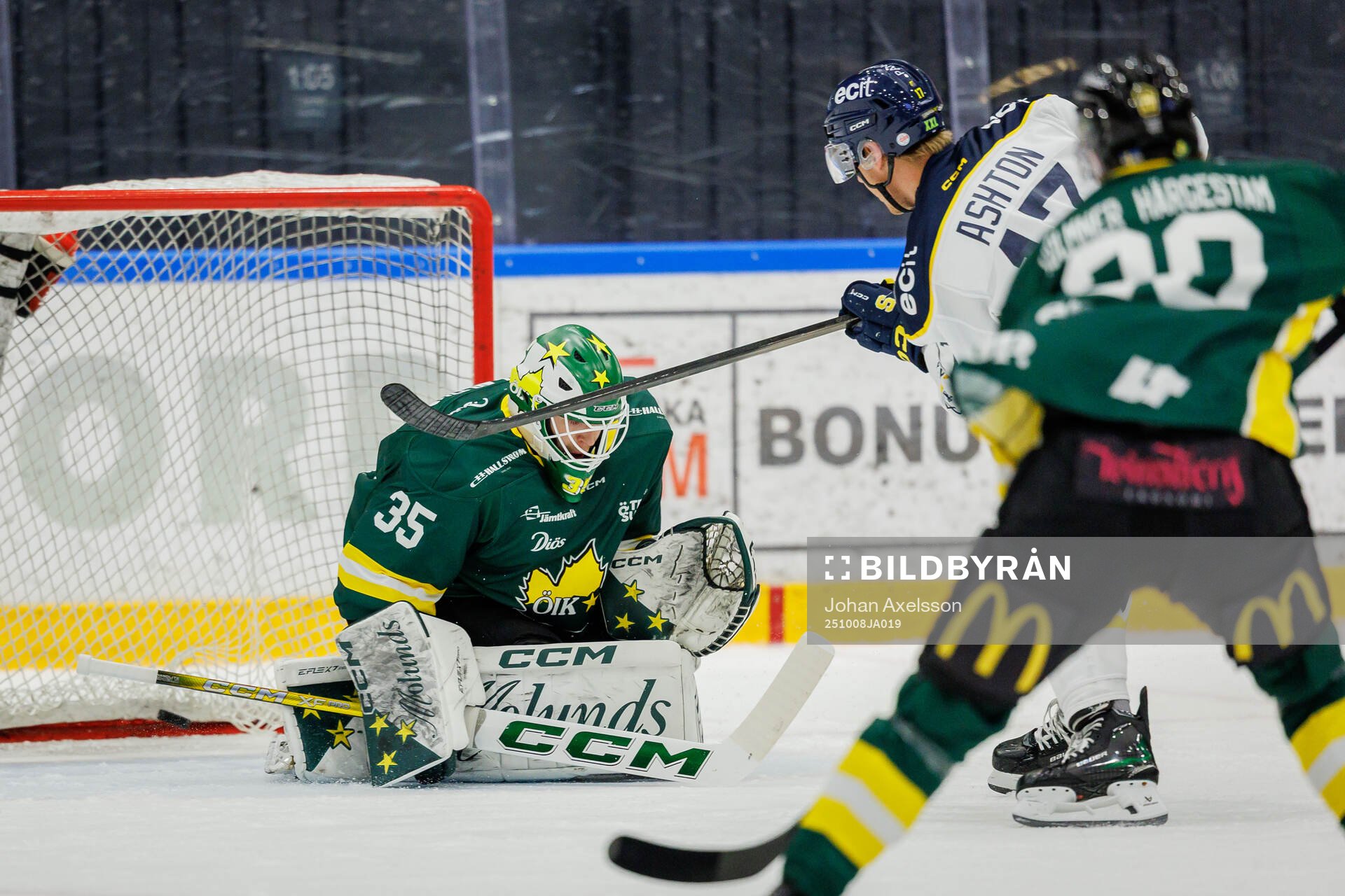 Södertäljes Carter Ashton gör 0-1 bakom Östersunds