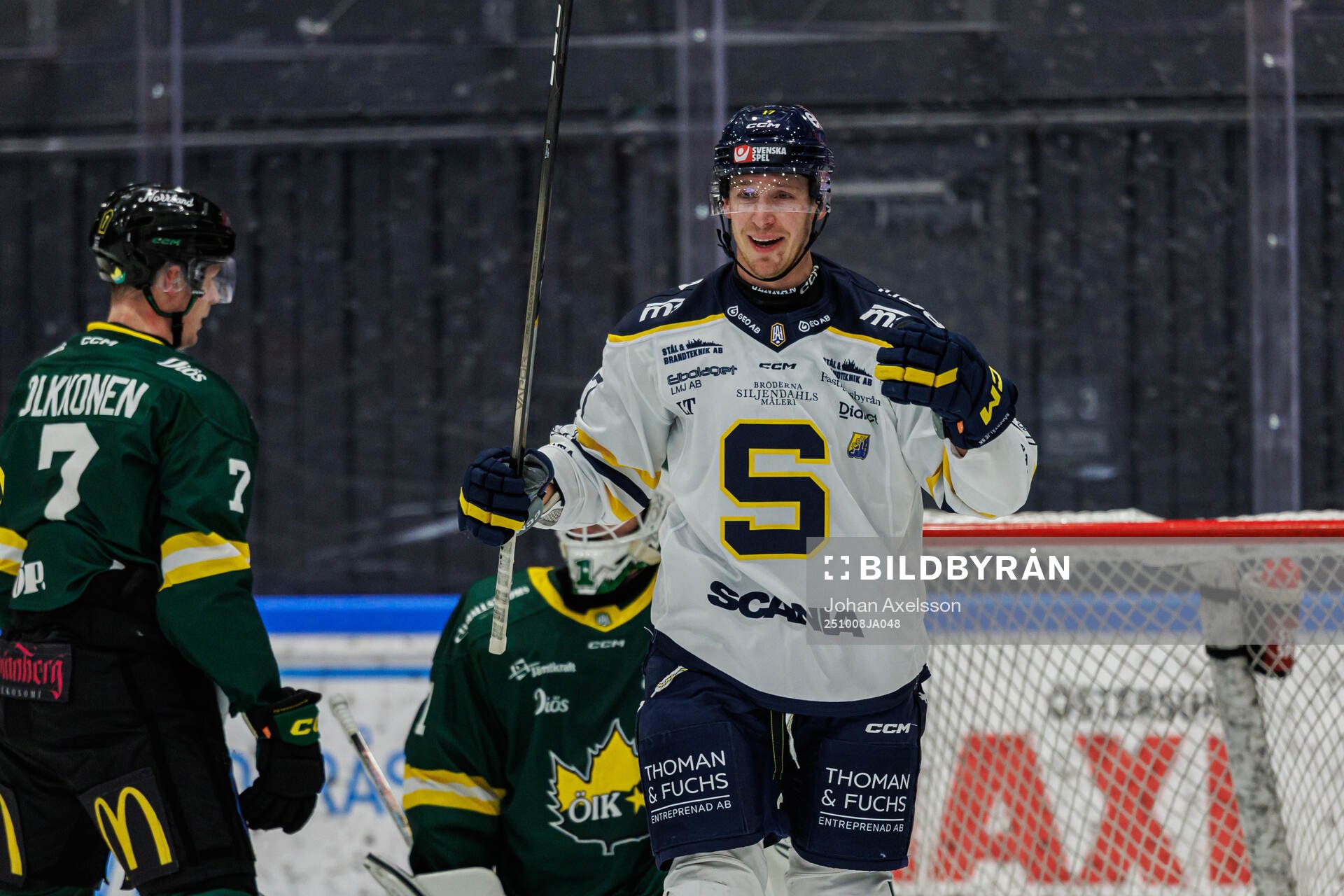 Södertäljes Carter Ashton jublar
