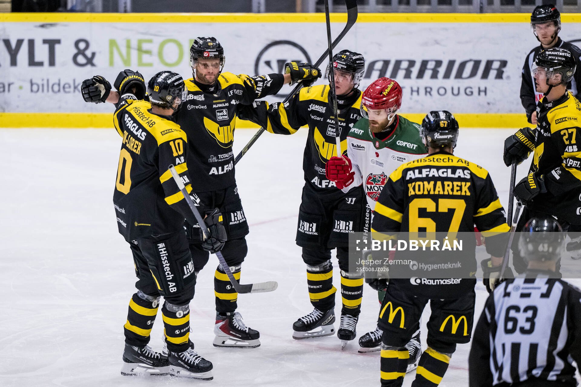 Västerås Kim Rosdahl jublar med lagkamrater