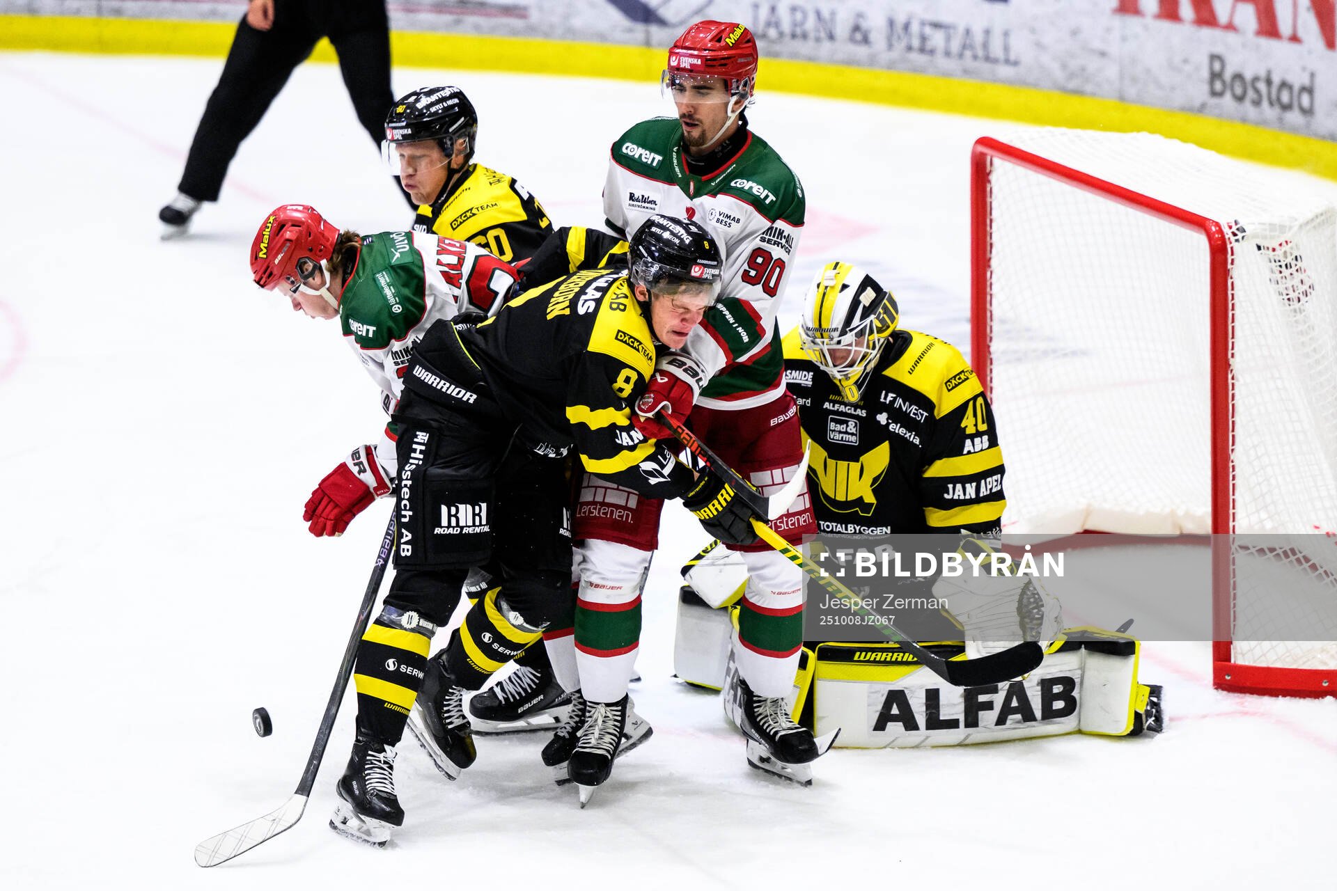Västerås Viktor Pennerborn och målvakt Rasmus Korhonen