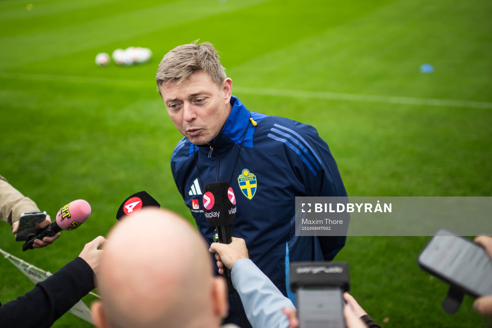 Head coach Jon Dahl Tomasson of the Swedish men's national