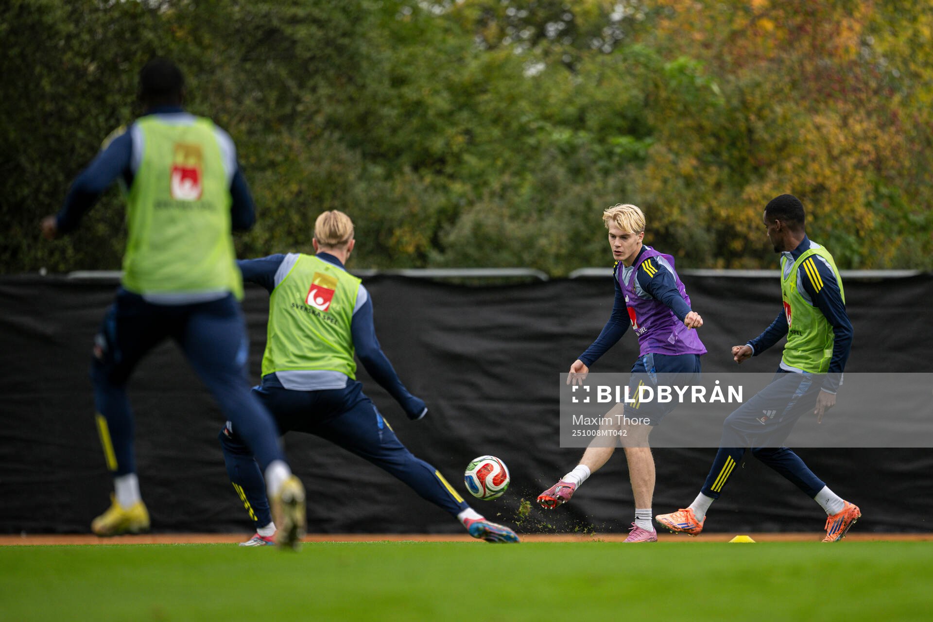 Lucas Bergvall and Alexander Isak of the Swedish men's