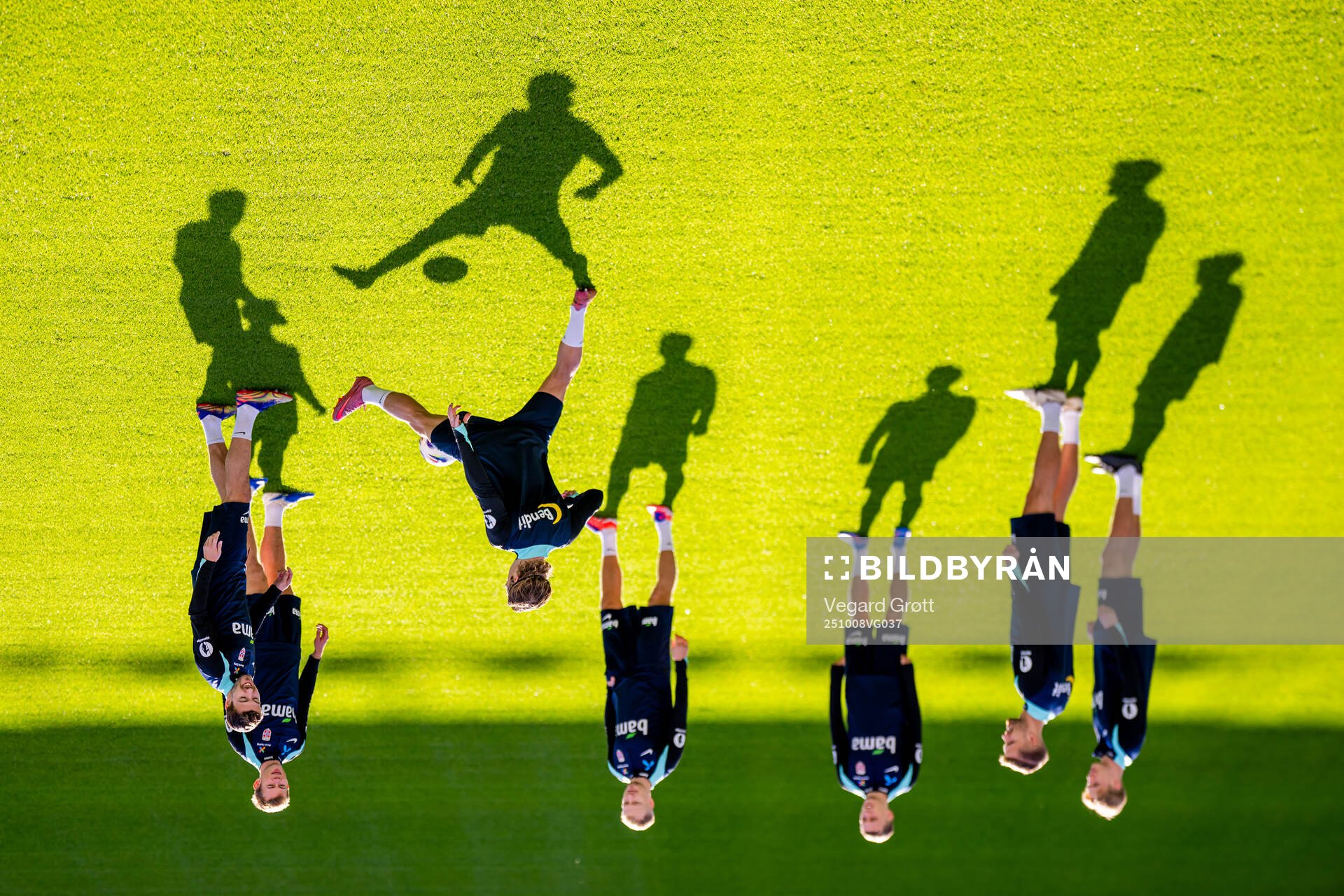 Patrick Berg and players of the Norwegian national football