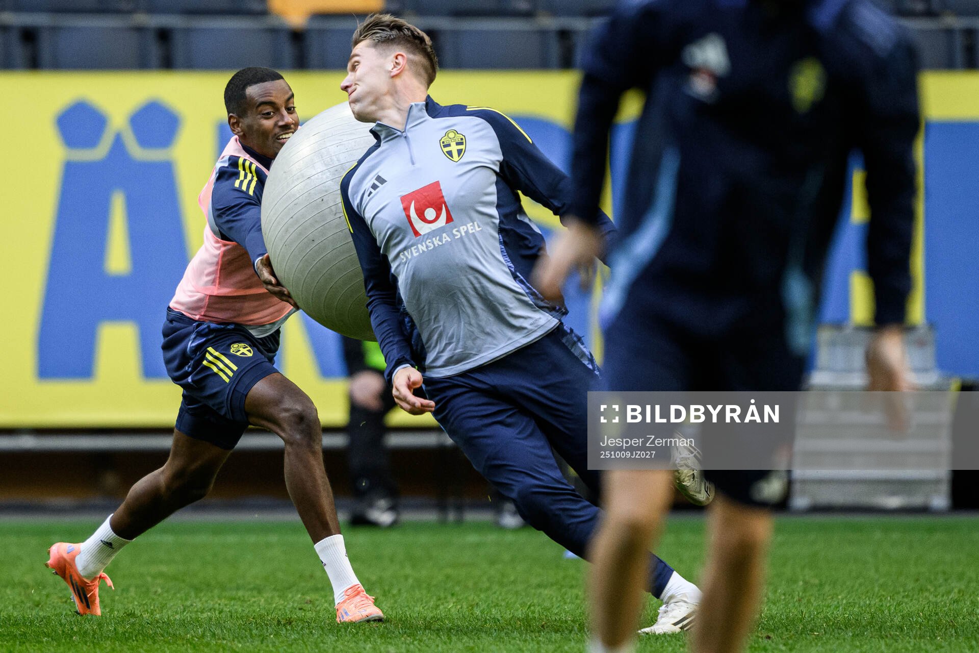 Alexander Isak and Viktor Gyökeres of the Swedish men's