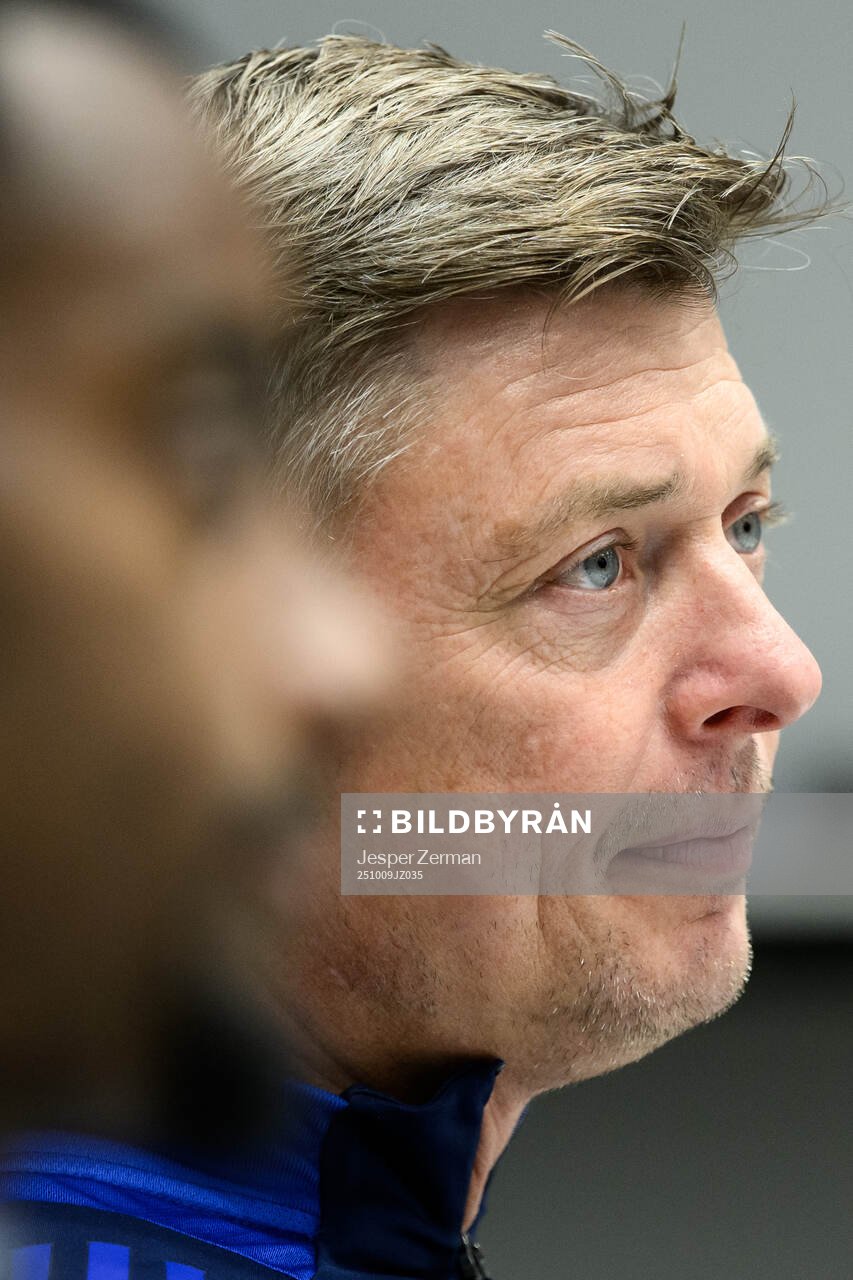 Head coach Jon Dahl Tomasson of the Swedish men's national