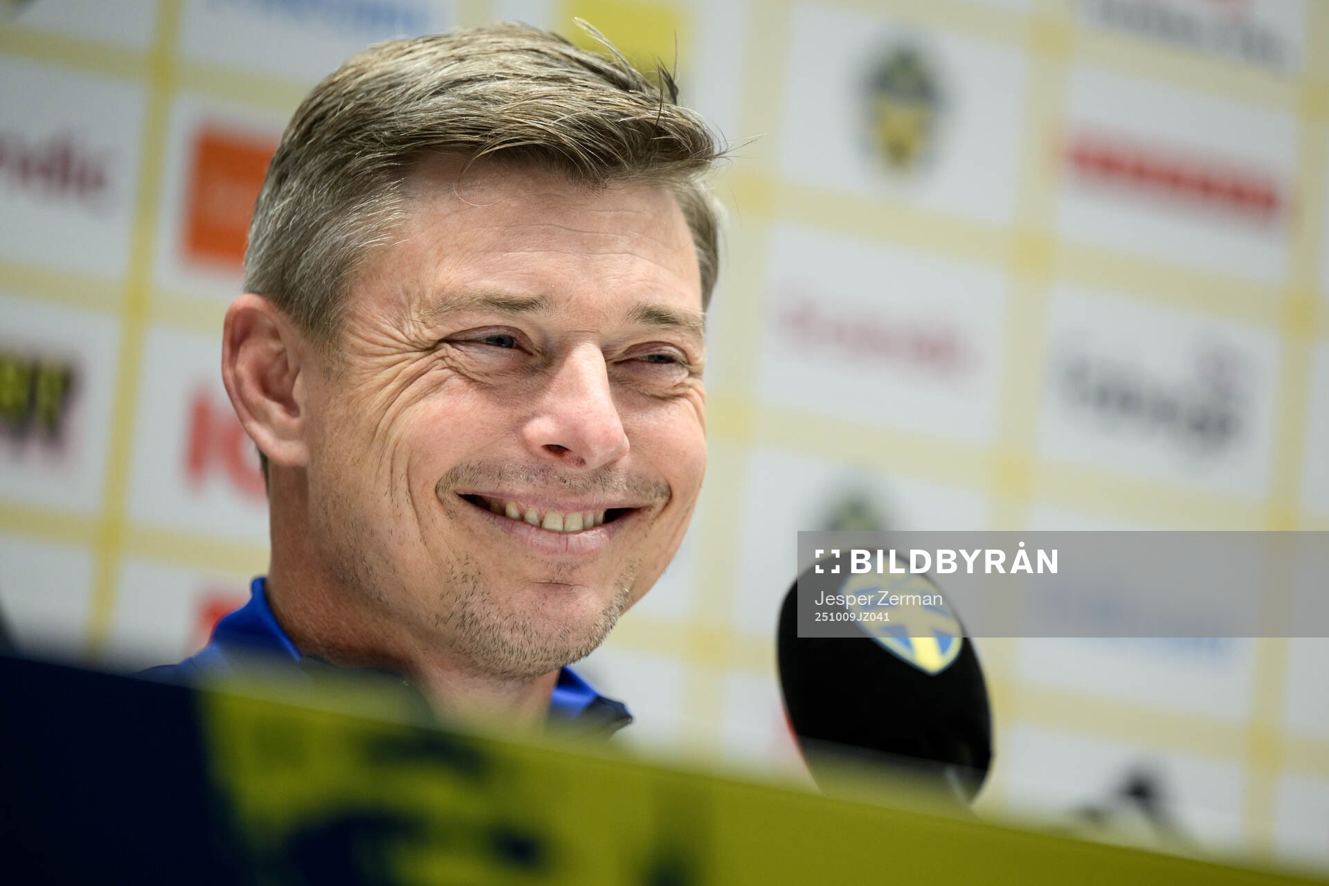 Head coach Jon Dahl Tomasson of the Swedish men's national