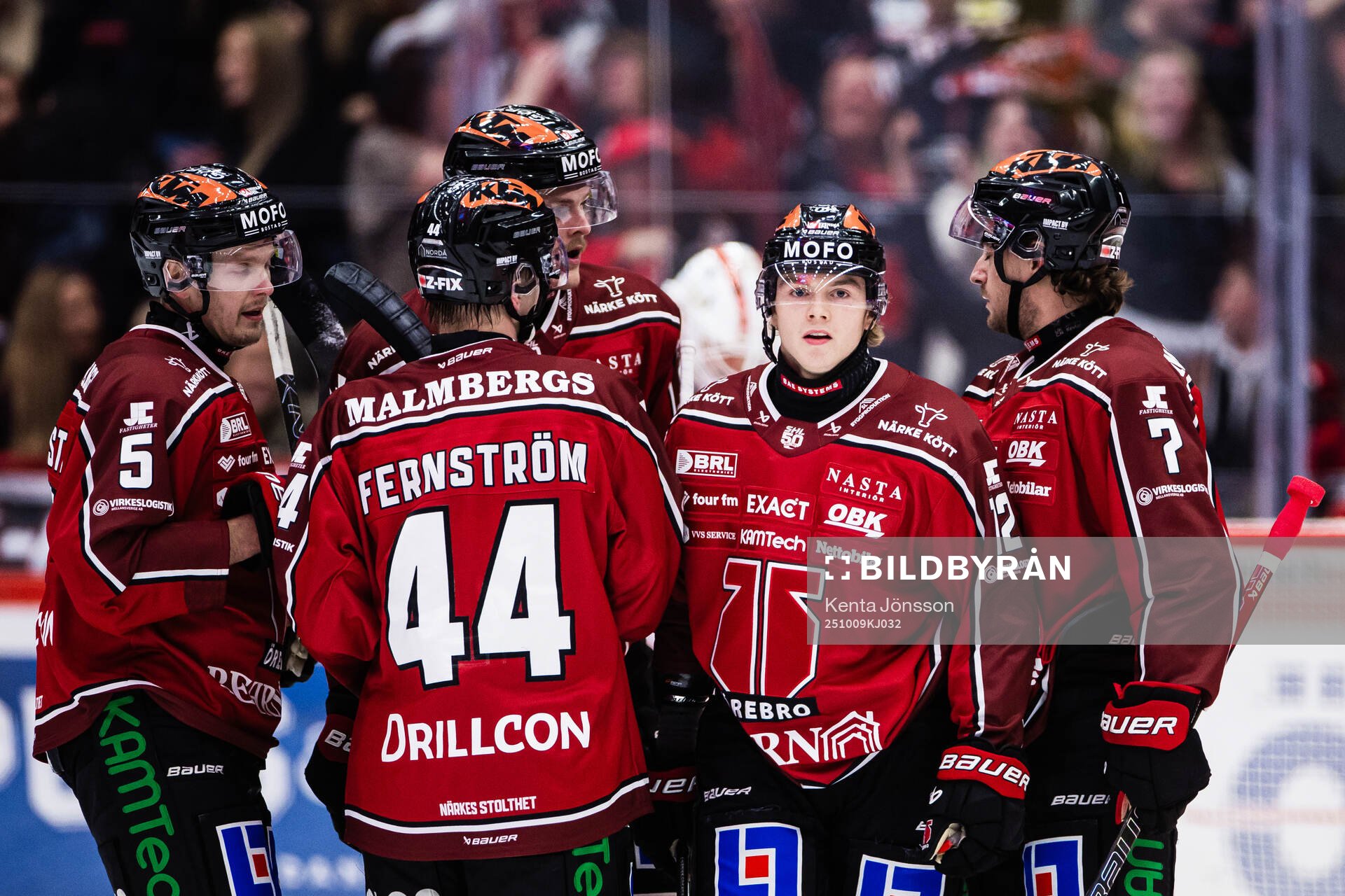 Örebros Noah Steen jublar med lagkamrater