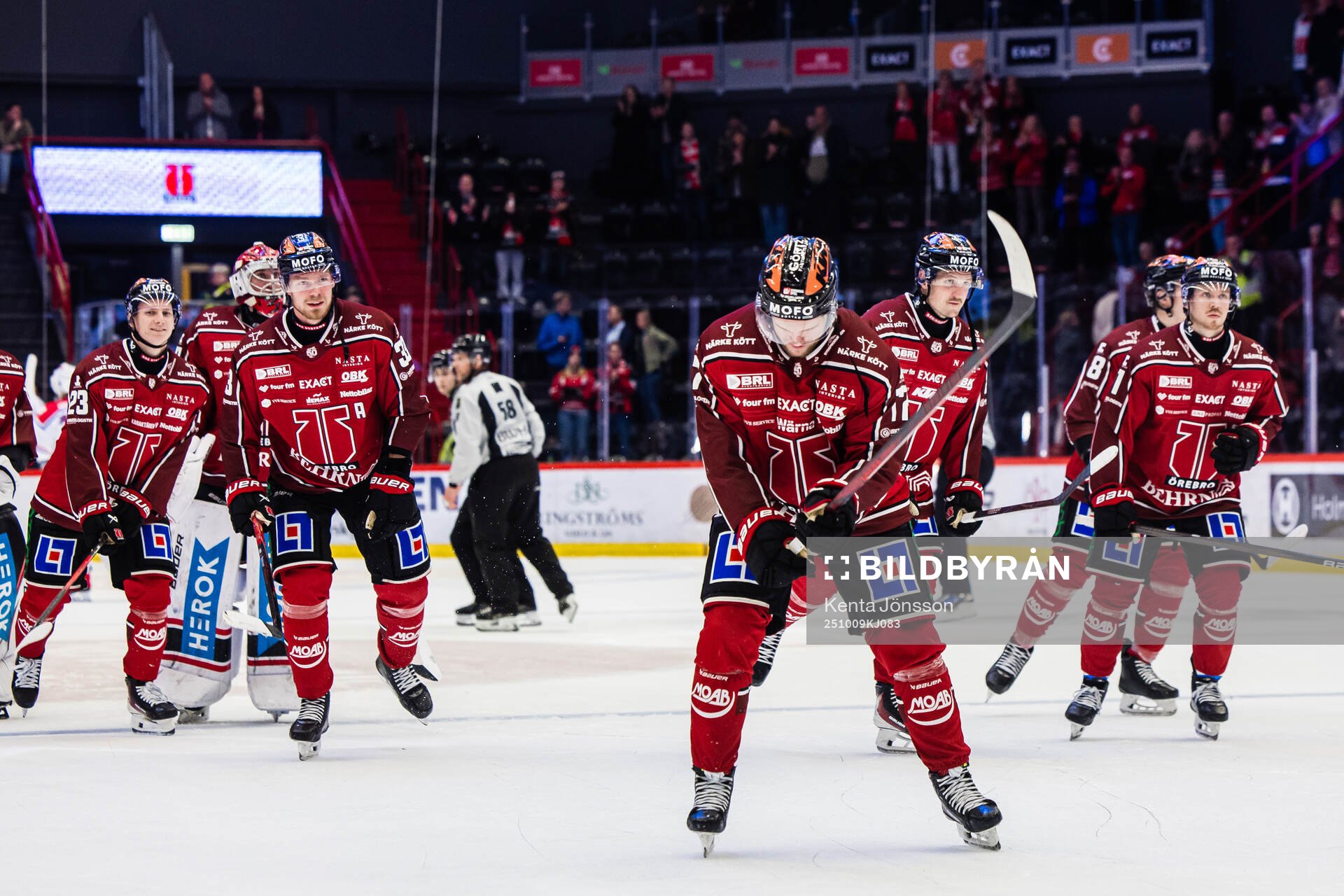 Örebros spelare jublar