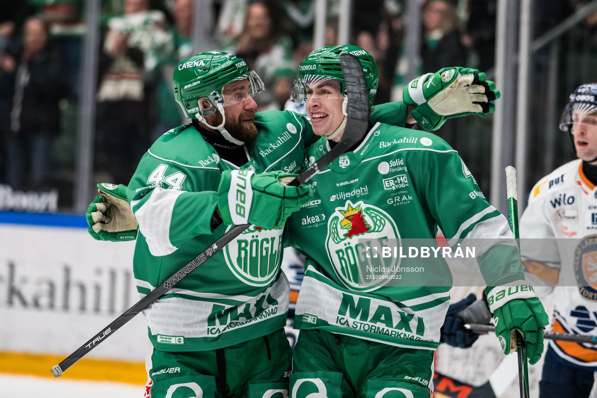 Rögles Calvin De Haan och Simon Zether jublar