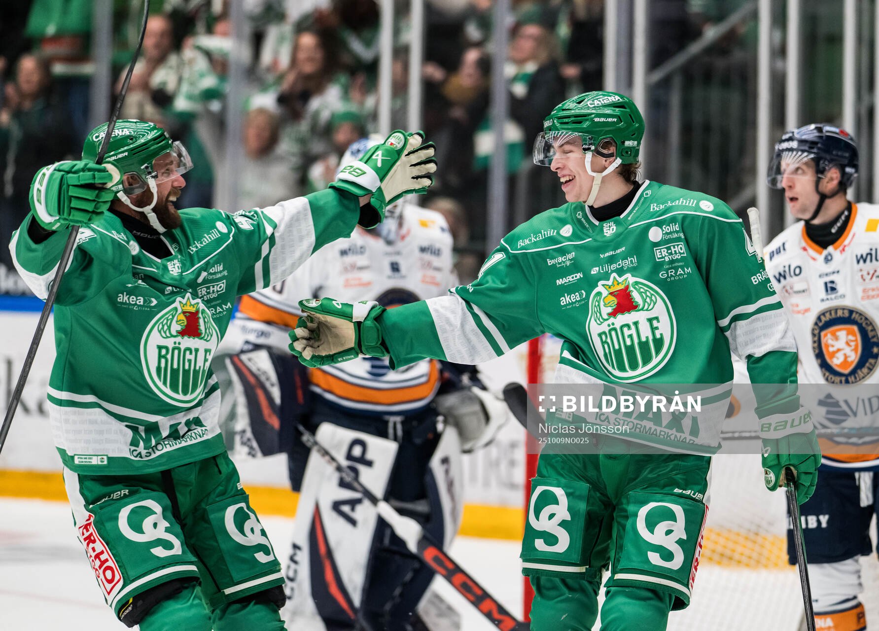 Rögles Calvin De Haan och Simon Zether jublar