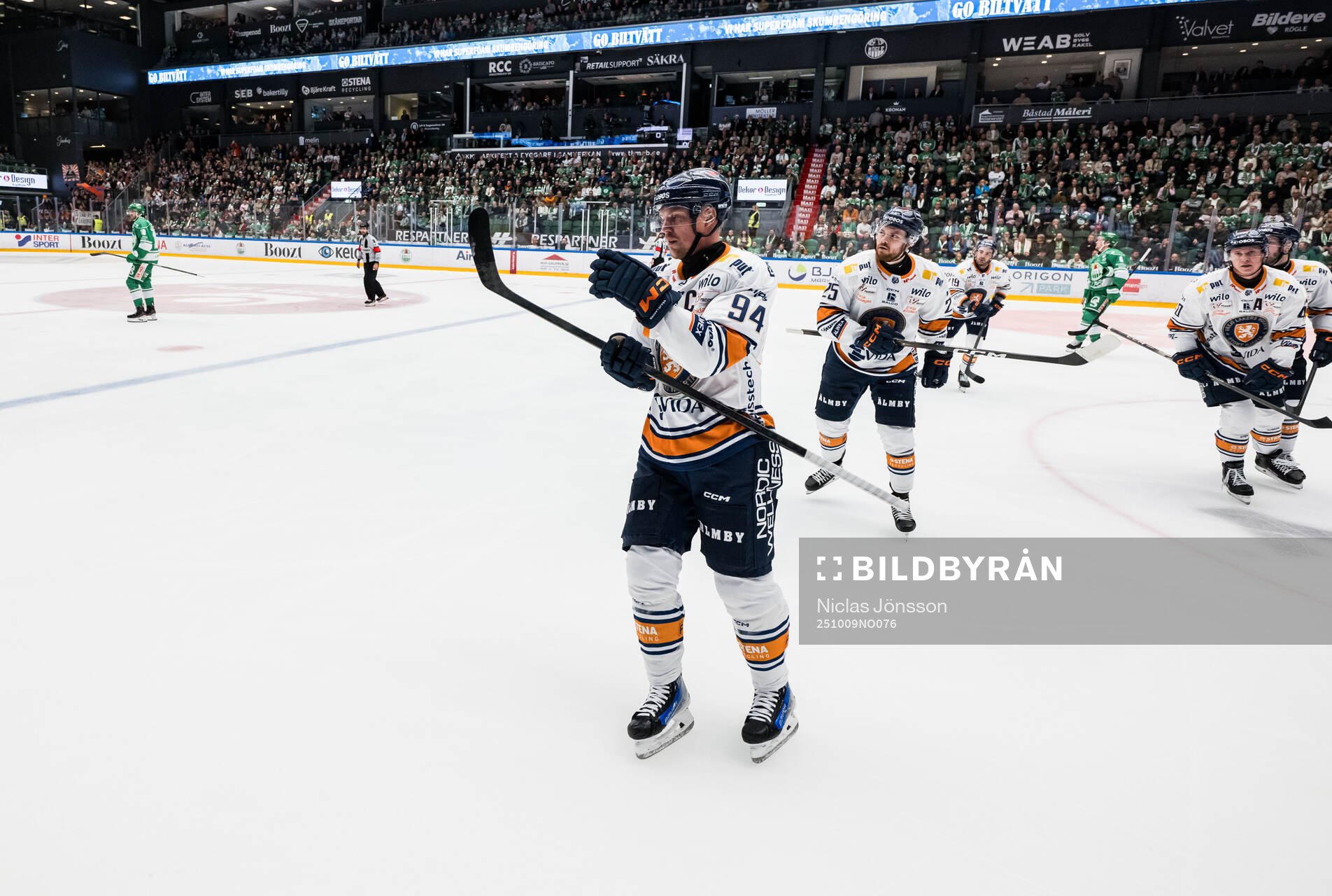 Växjös Joel Persson jublar