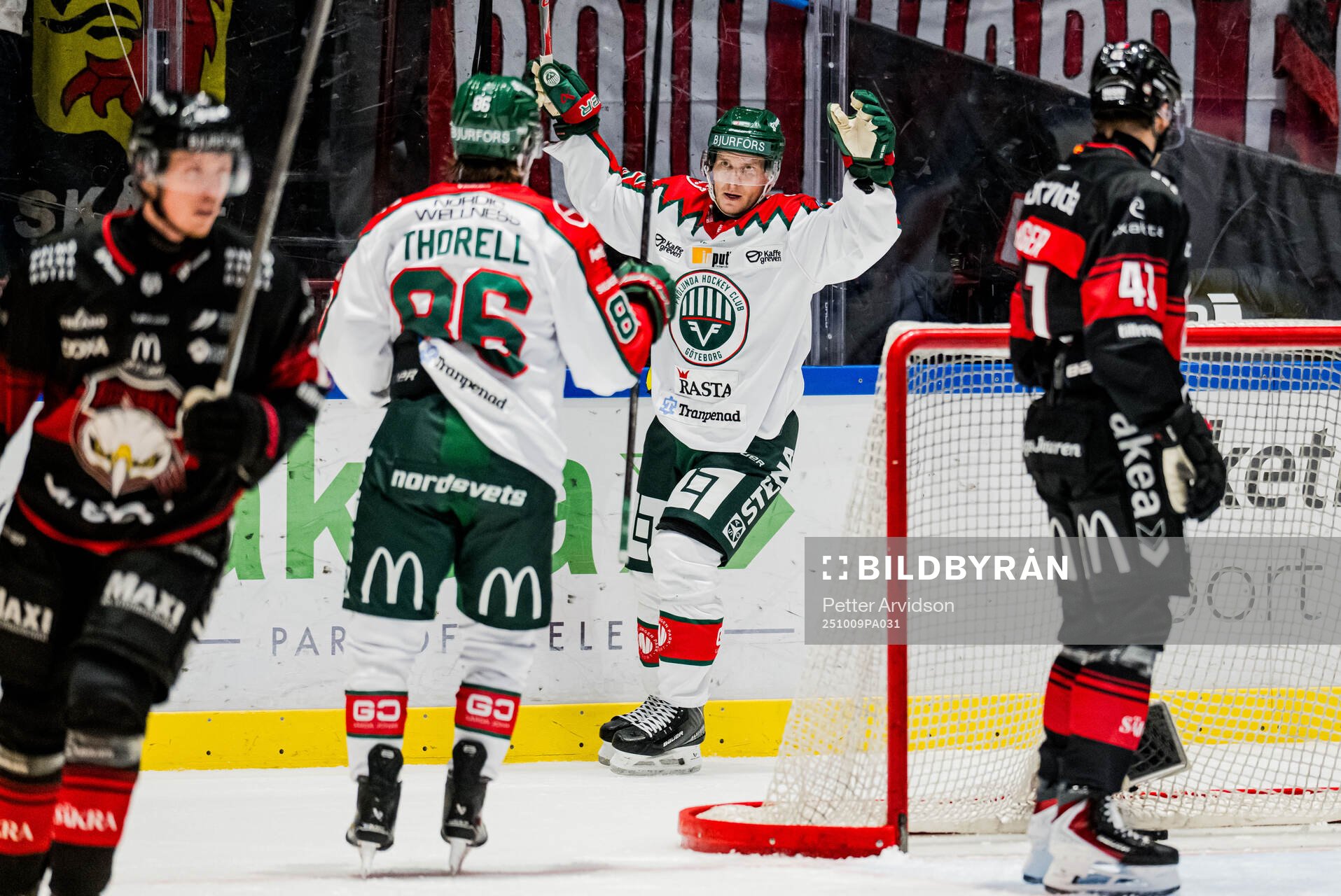Frölundas Arttu Ruotsalainen jublar