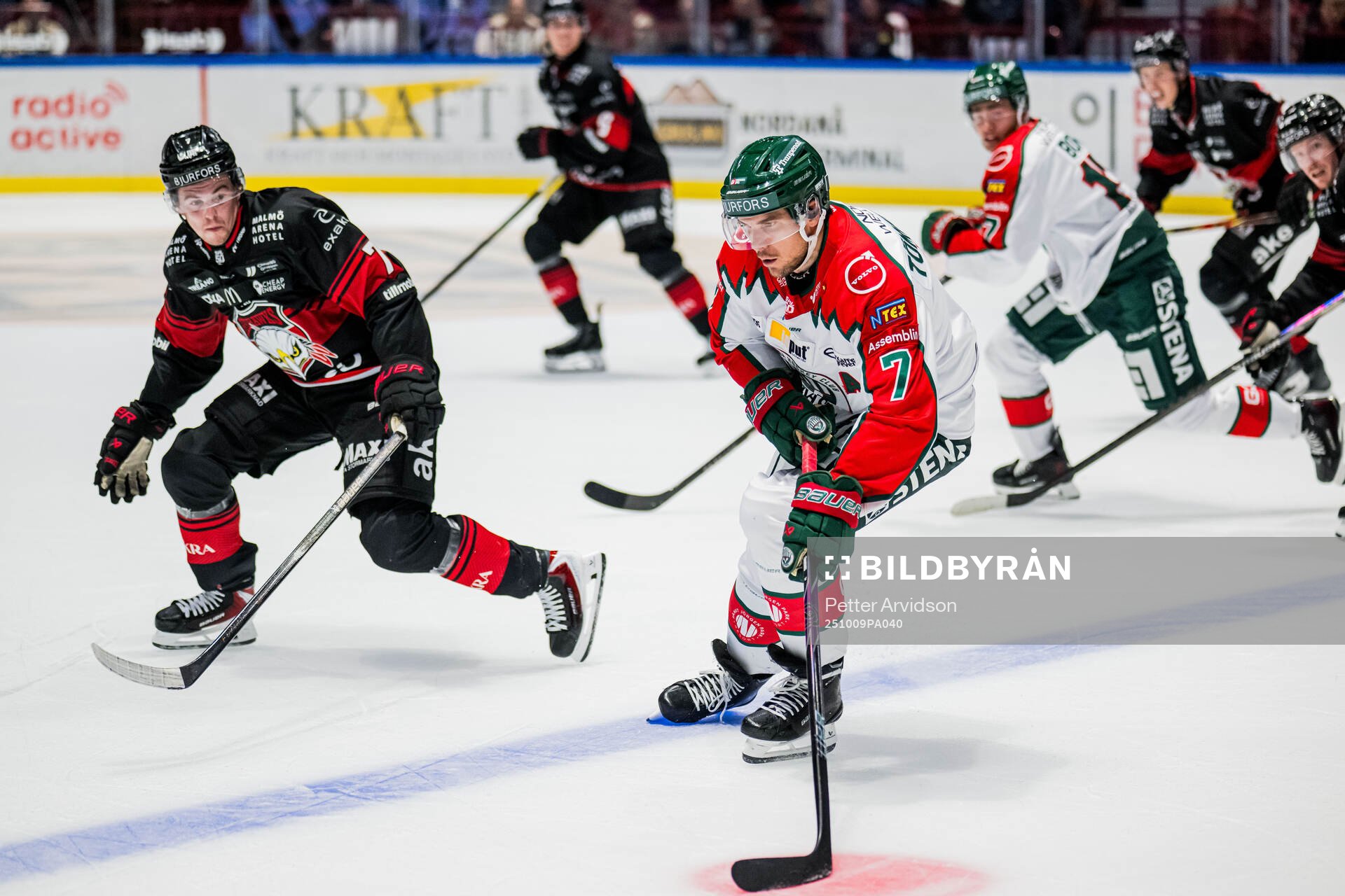 Malmö Redhawks Topi Niemelä och Frölundas Henrik