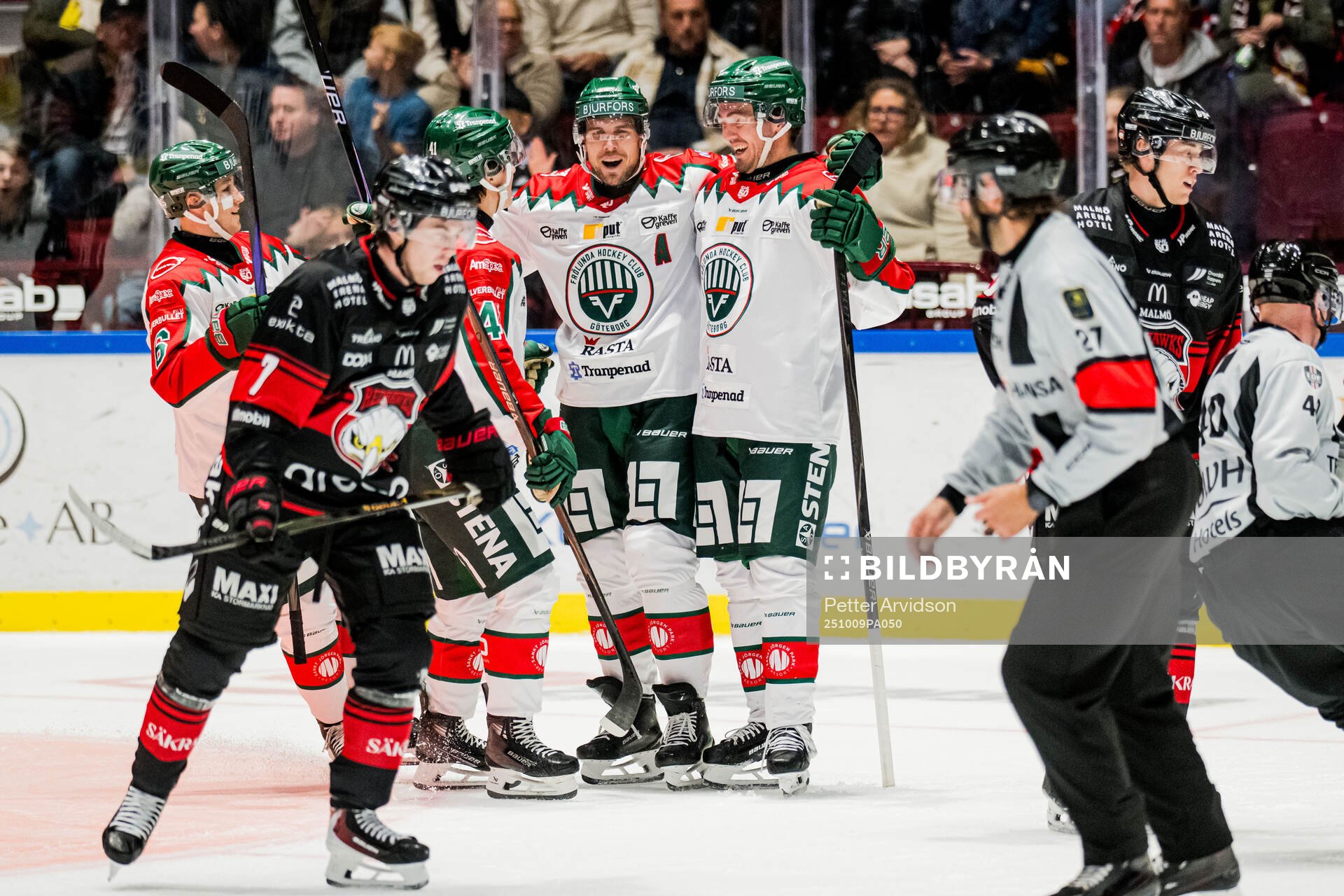 Frölundas Henrik Tömmernes och Max Lindholm jublar