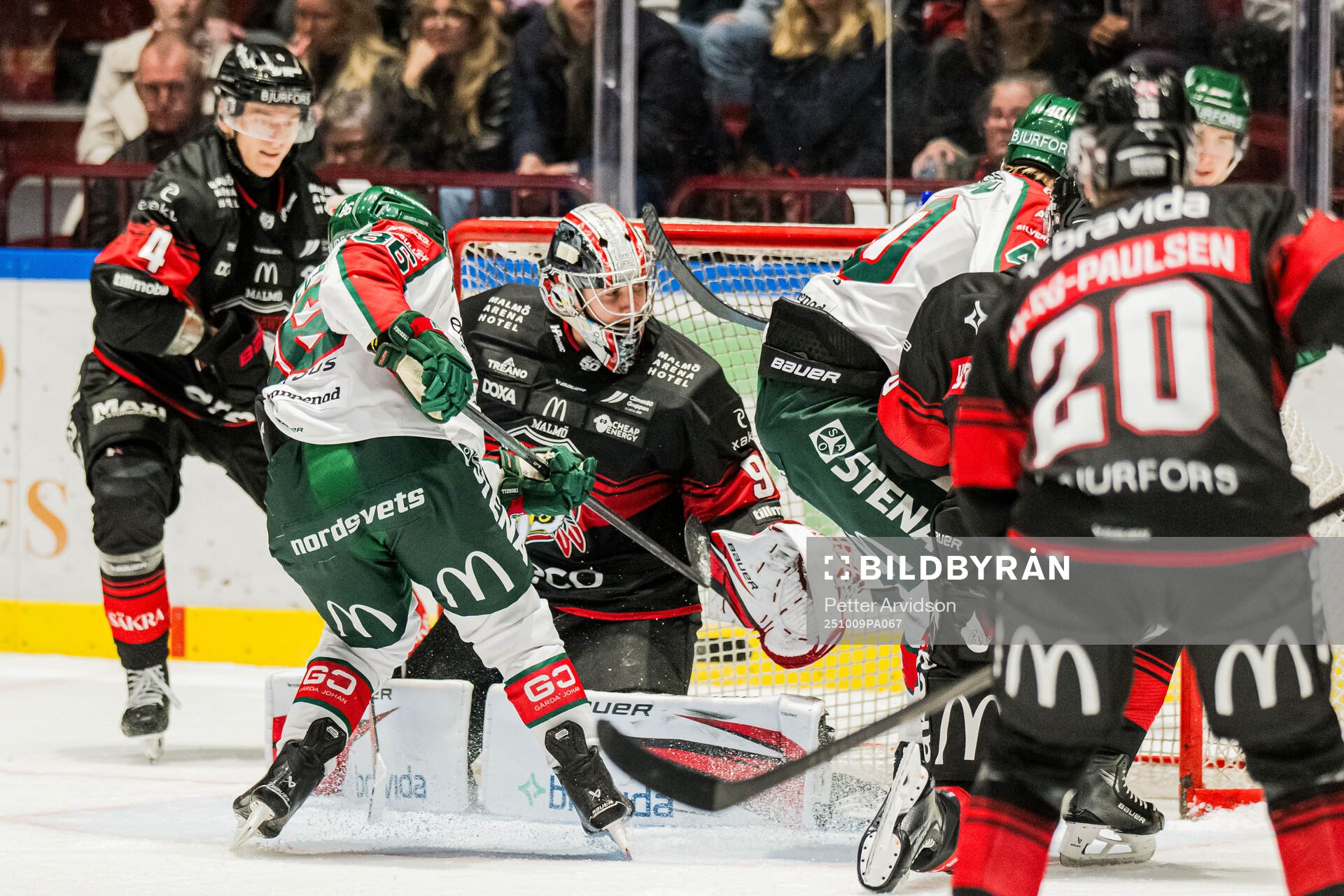 Frölundas Erik Thorell och Malmö Redhawks målvakt Marek