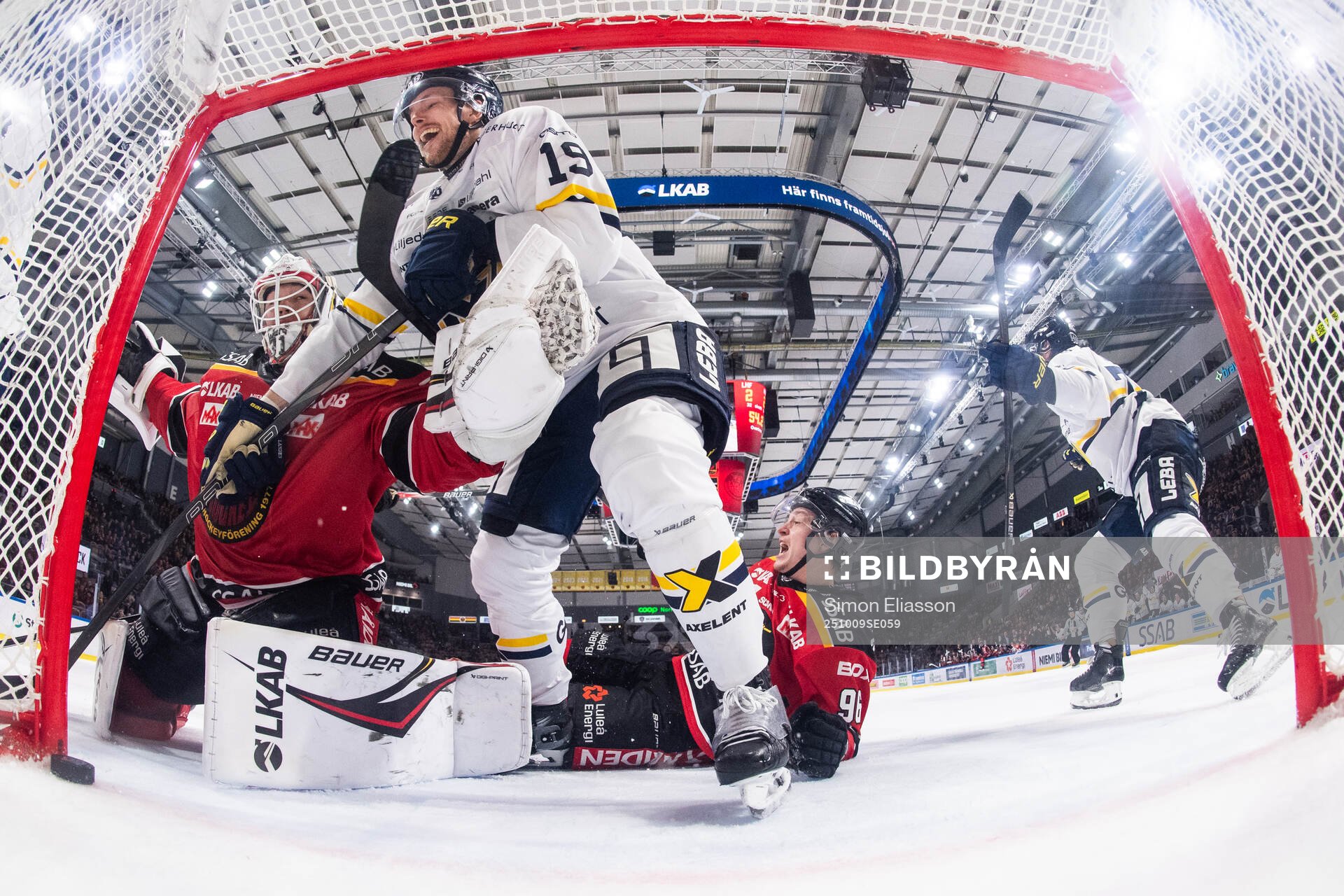 Luleås målvakt Matteus Ward, HV71s Niklas Hansson,