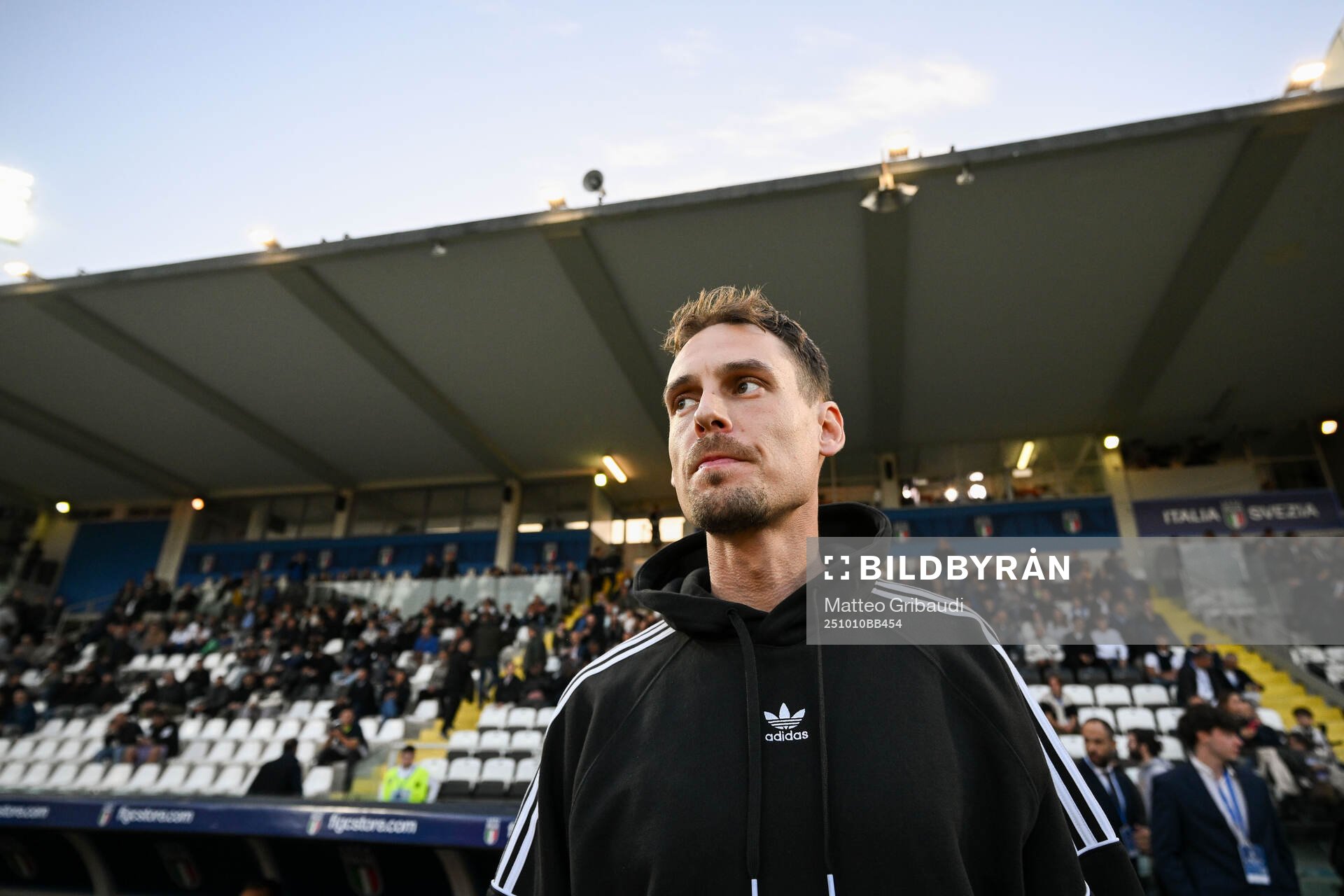 Head coach Daniel Bäckström of Sweden