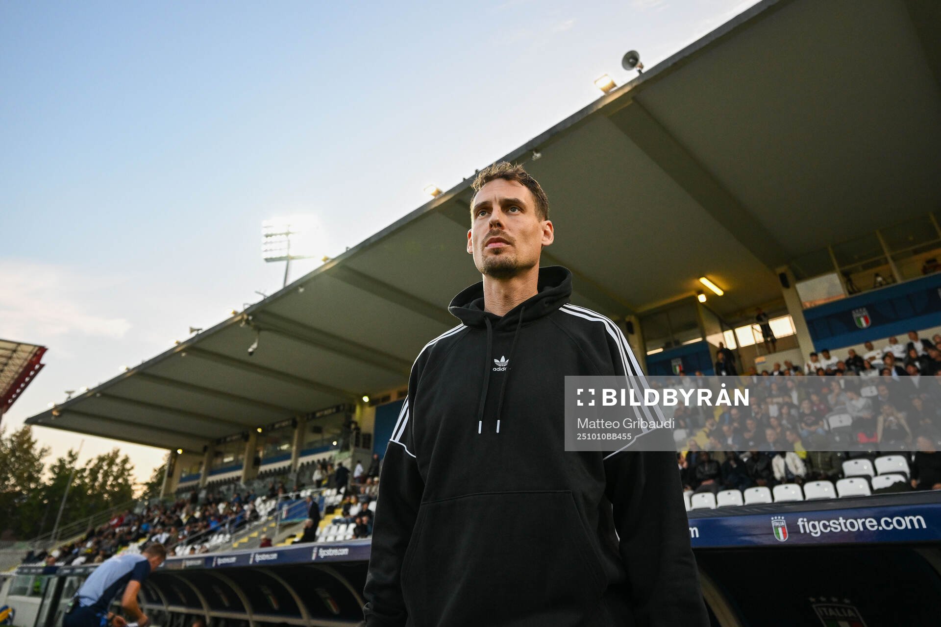 Head coach Daniel Bäckström of Sweden