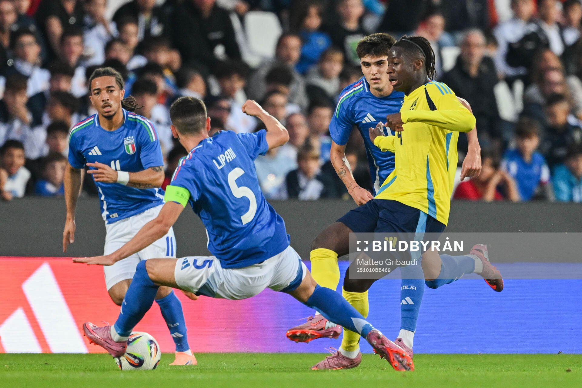 Alieu Njie of Sweden and Luca Lipani of Italy