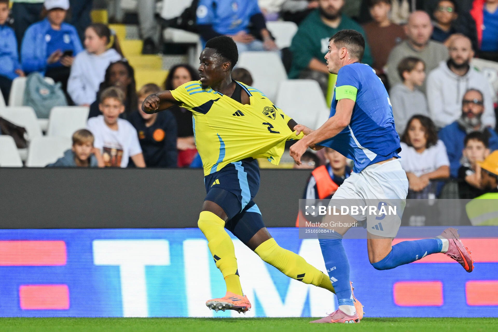 Genesis Antwi of Sweden and Luca Lipani of Italy