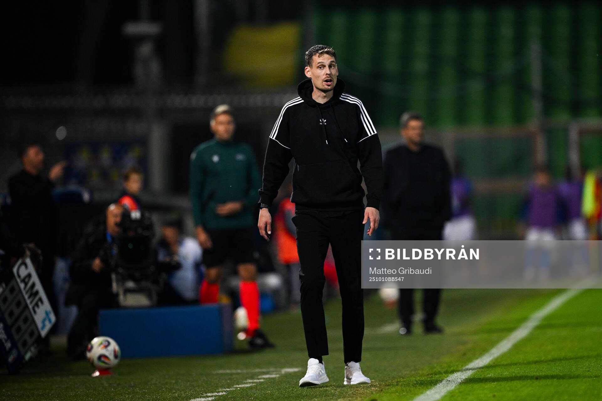 Head coach Daniel Bäckström of Sweden