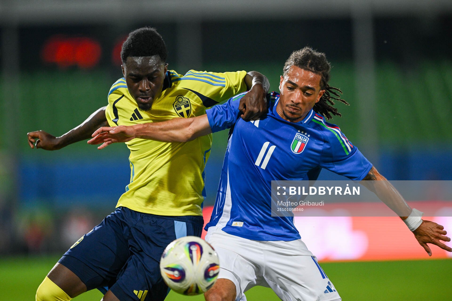Genesis Antwi of Sweden and Luca Koleosho of Italy