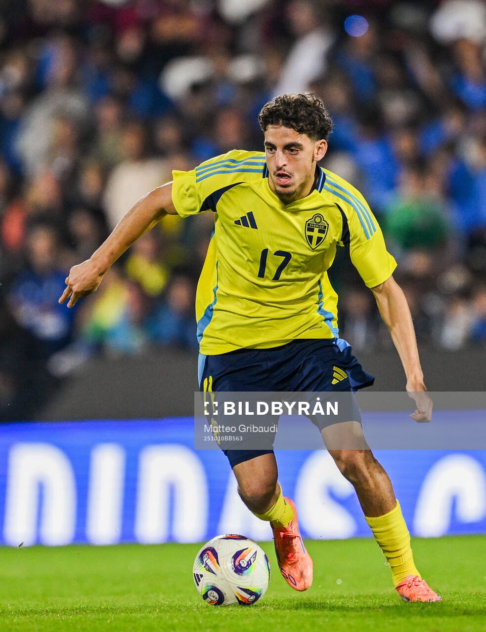 Taha Ayari of Sweden