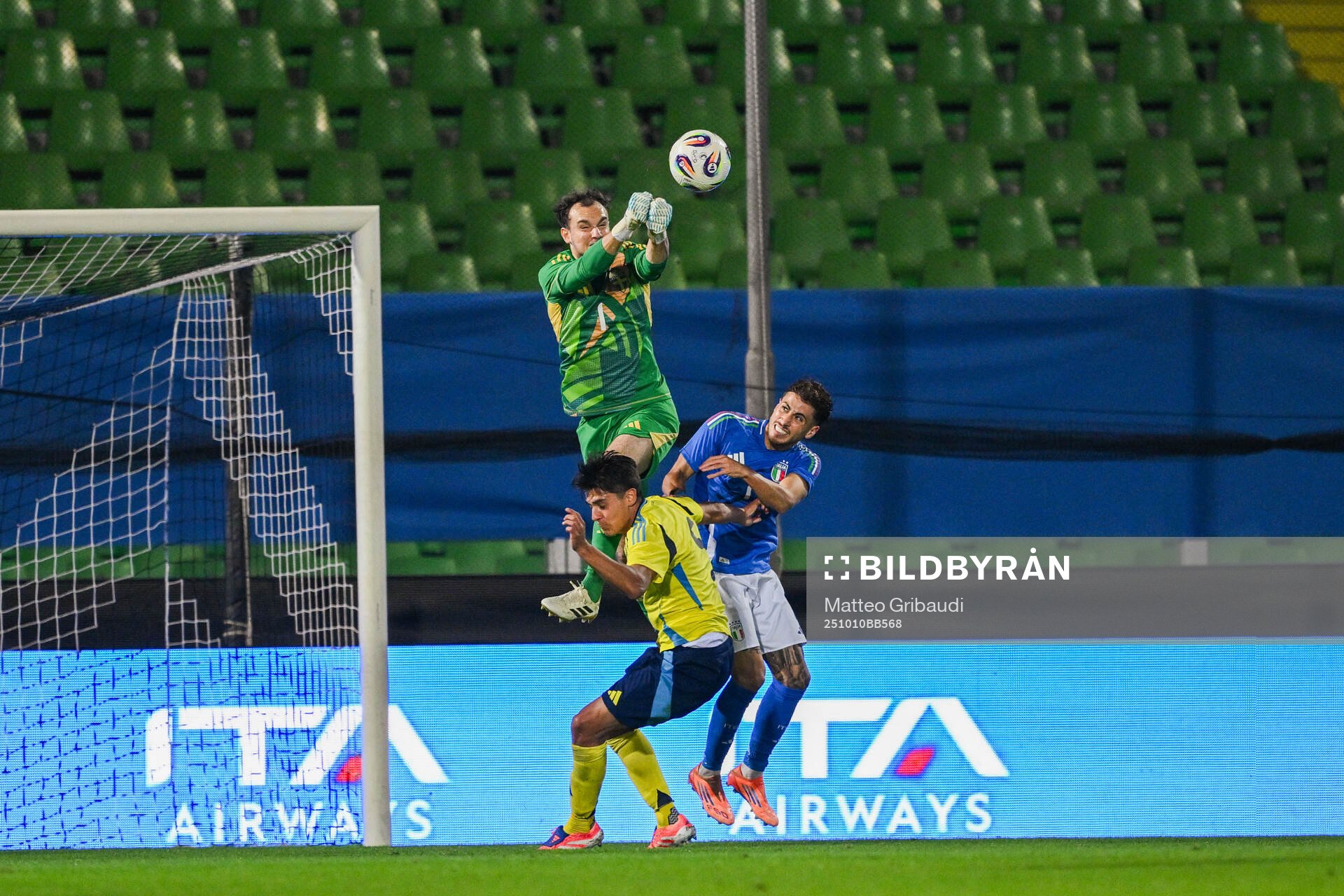 Goalkeeper Elis Bishesari of Sweden