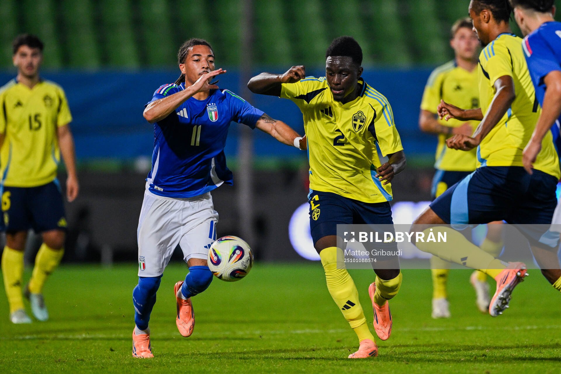 Luca Koleosho of Italy and Genesis Antwi of Sweden