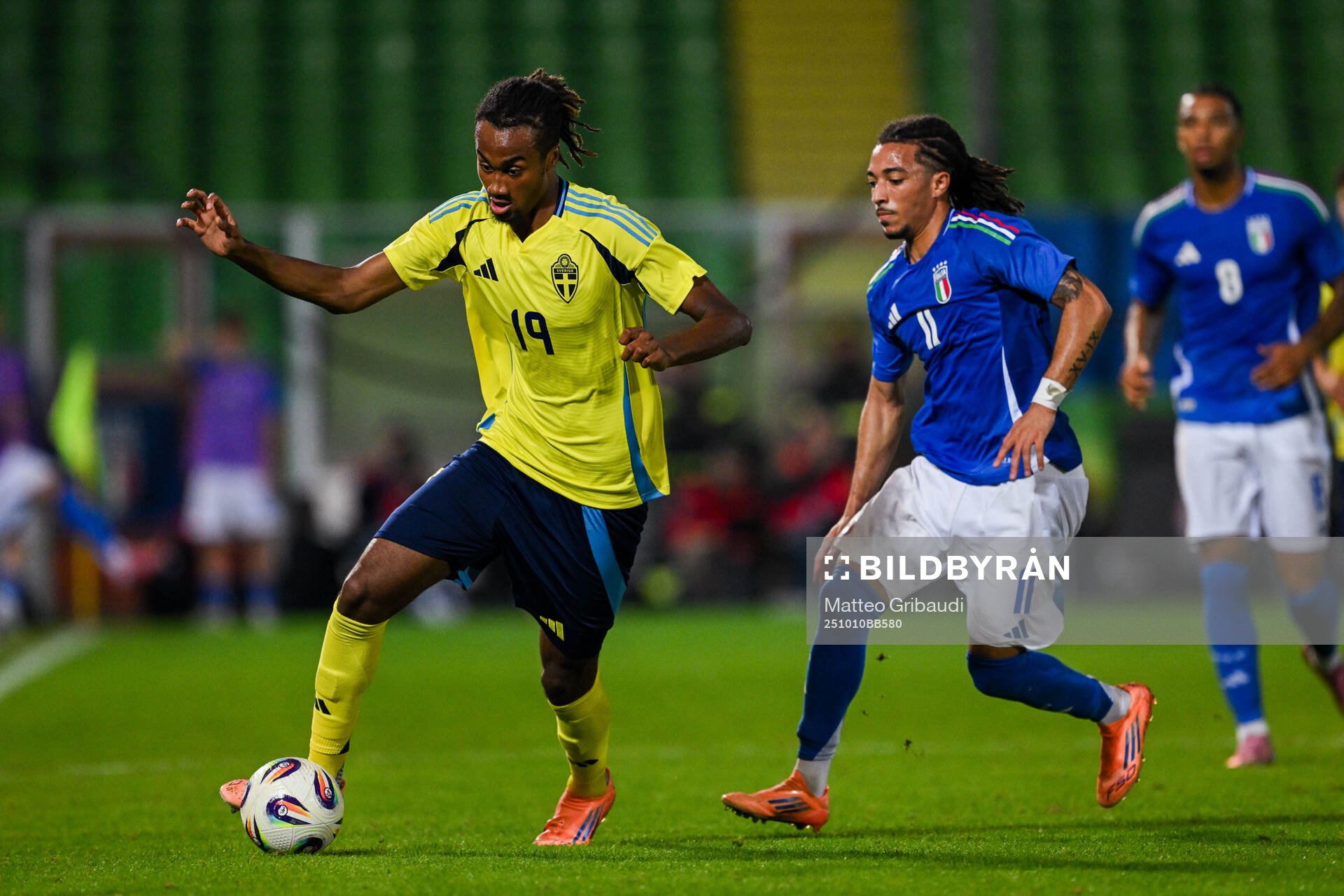 Jonah Kusi-Asare of Sweden and Luca Koleosho of Italy