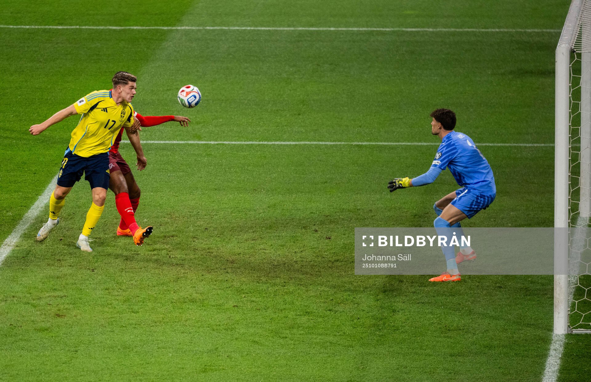 Viktor Gyökeres of Sweden and goalkeeper Gregor Kobel of