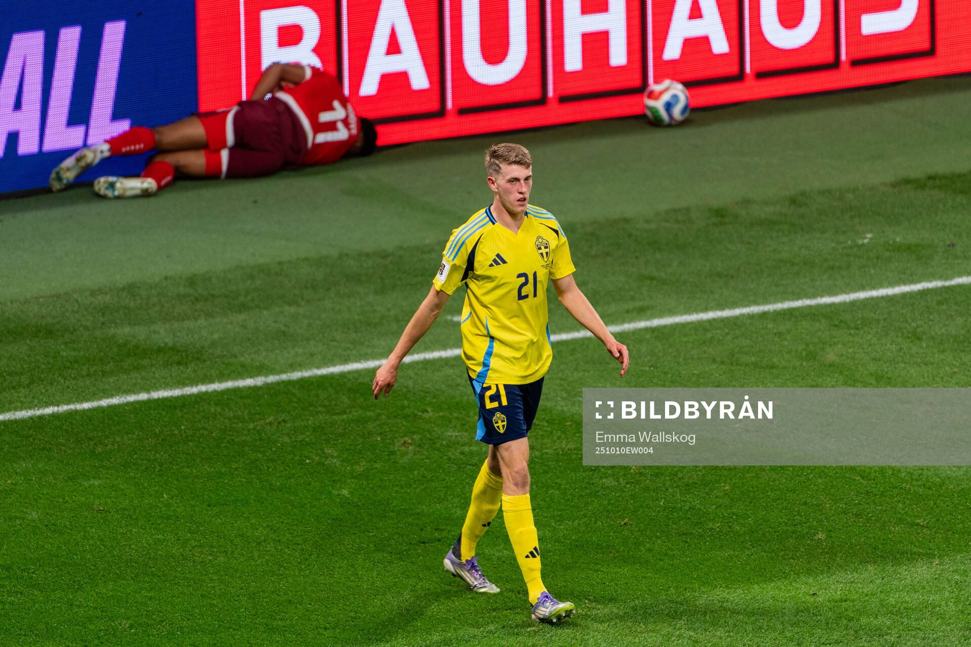 Dan Ndoye of Switzerland and Alexander Bernhardsson of