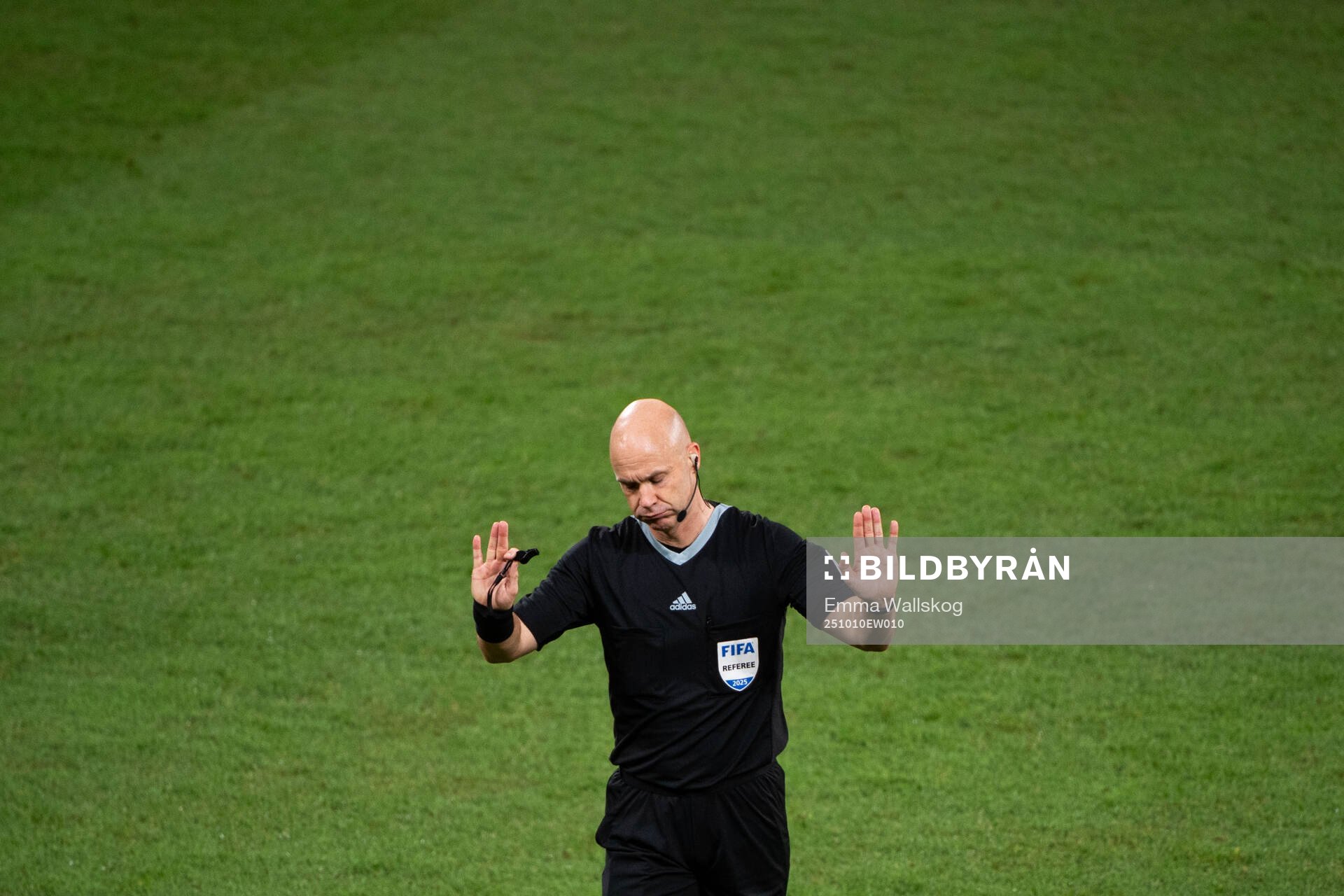 Referee Anthony Taylor