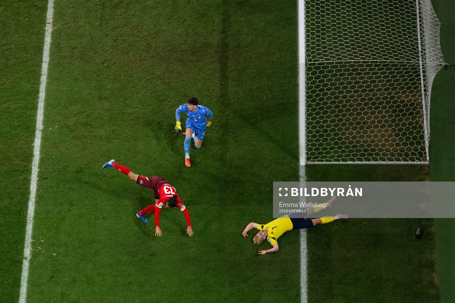 Lucas Bergvall of Sweden and Ricardo Rodriguez and