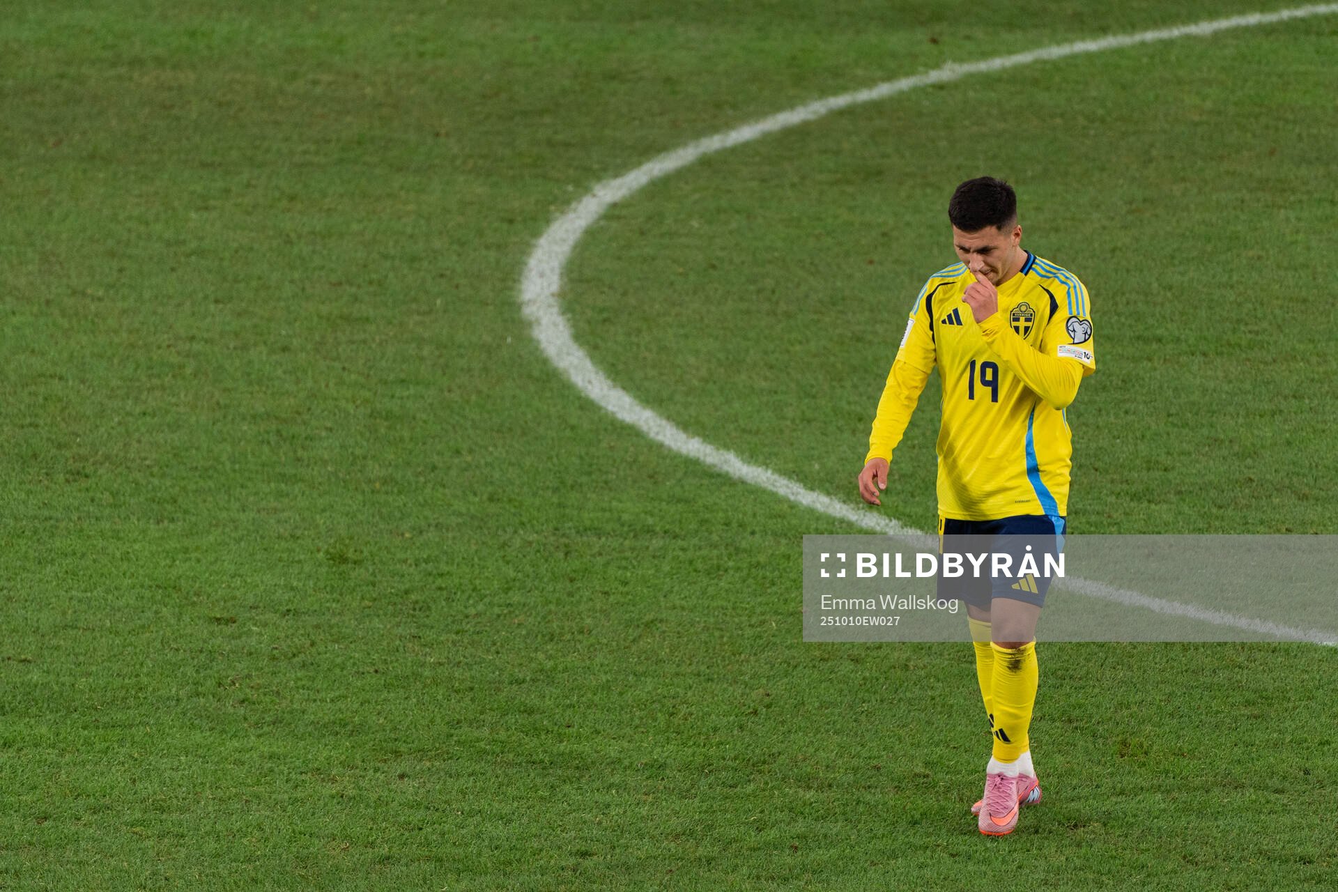 Roony Bardghji of Sweden looks dejected