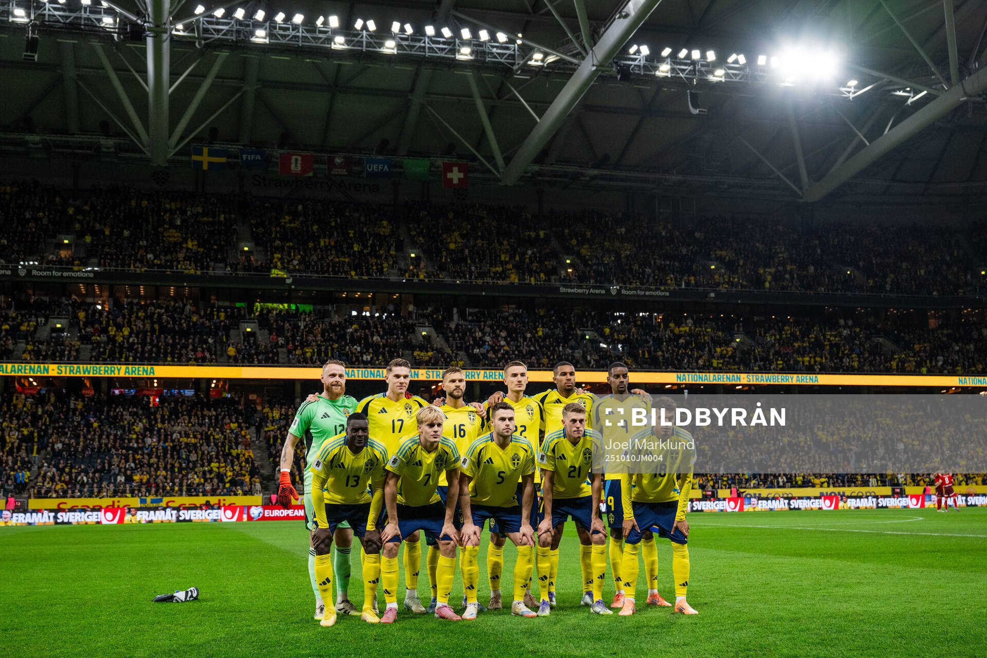 The starting eleven of Sweden pose for a team photo