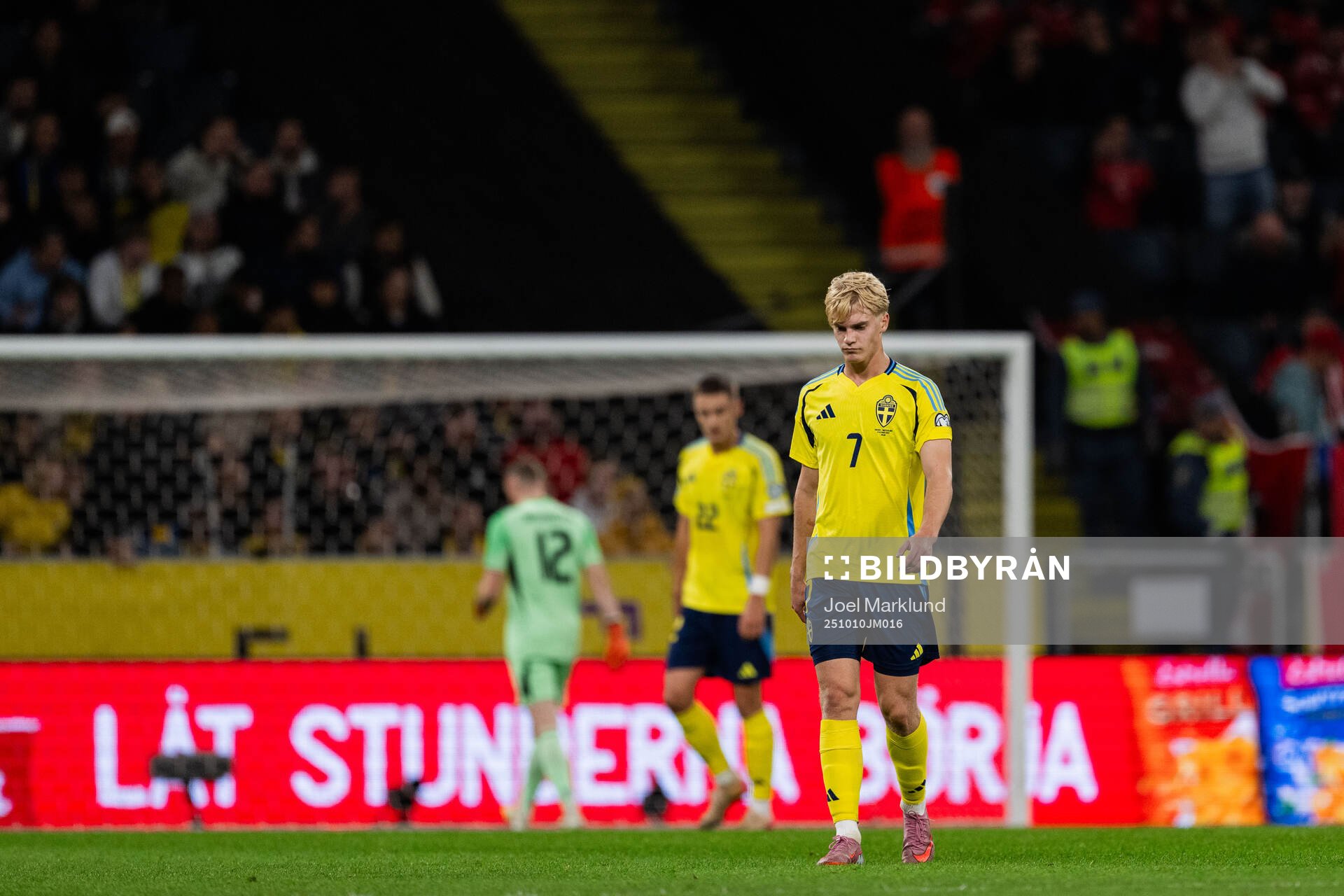 Lucas Bergvall of Sweden looks dejected