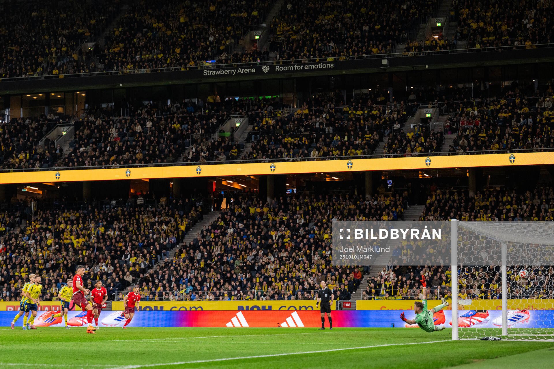 Granit Xhaka of Switzerland scores the 0-1 goal against