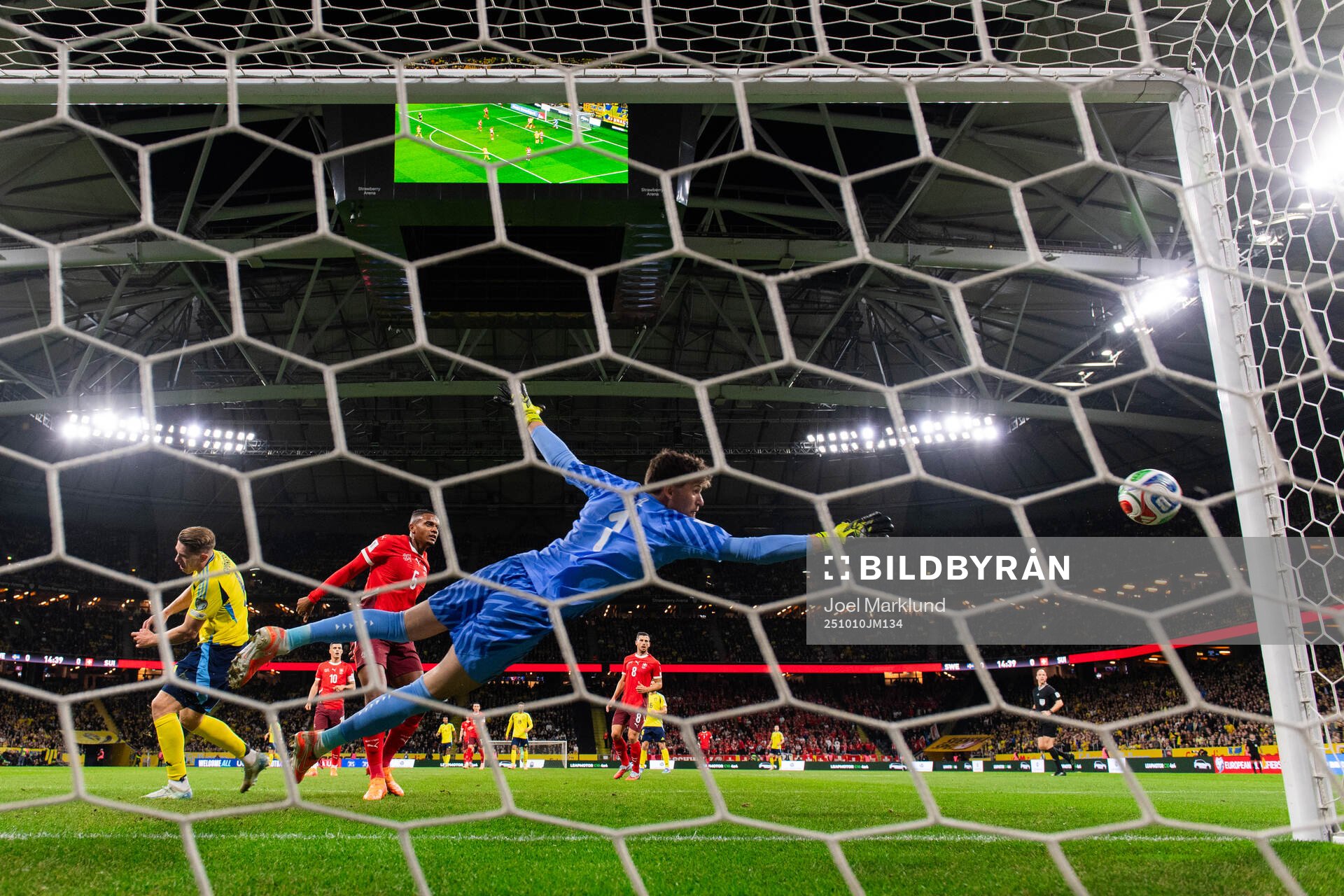 Viktor Gyökeres of Sweden in action against Manuel Akanji