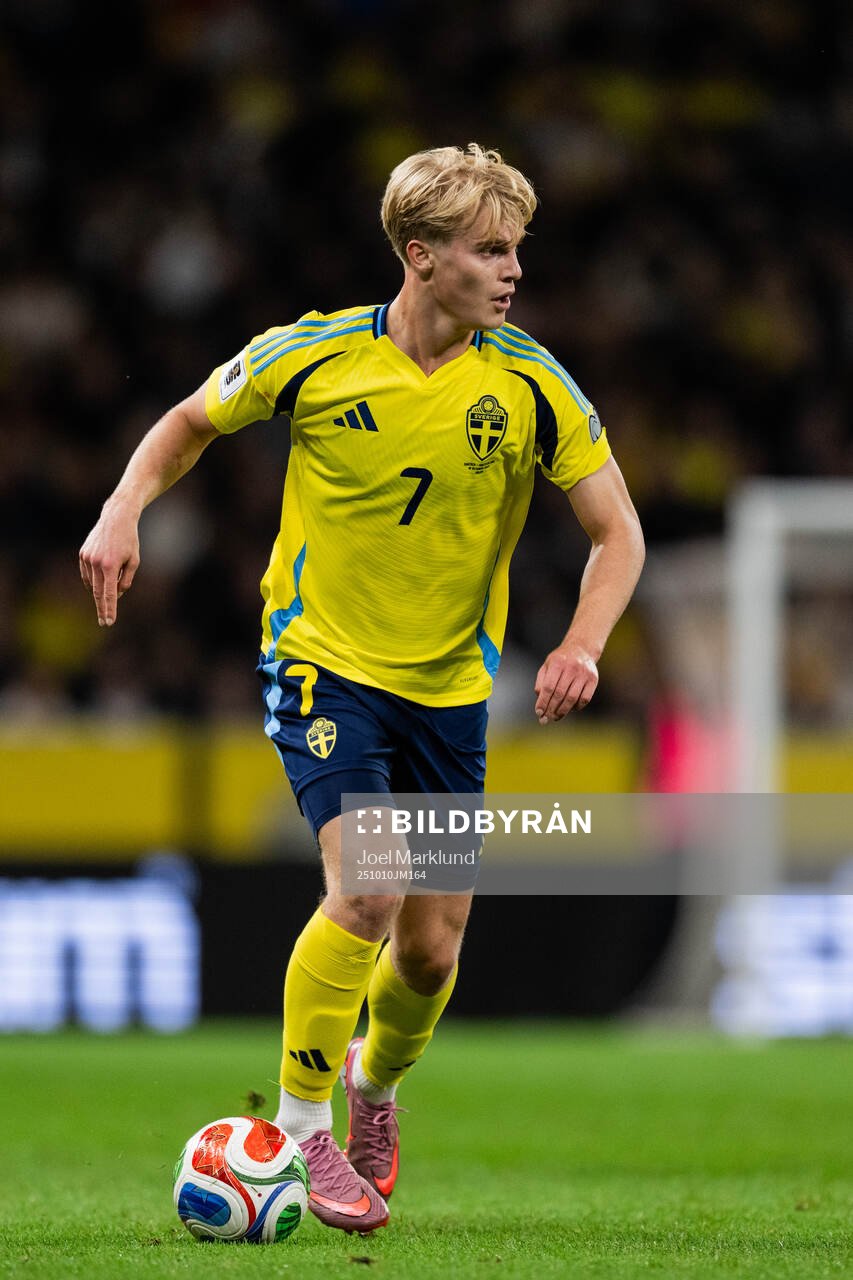 Lucas Bergvall of Sweden