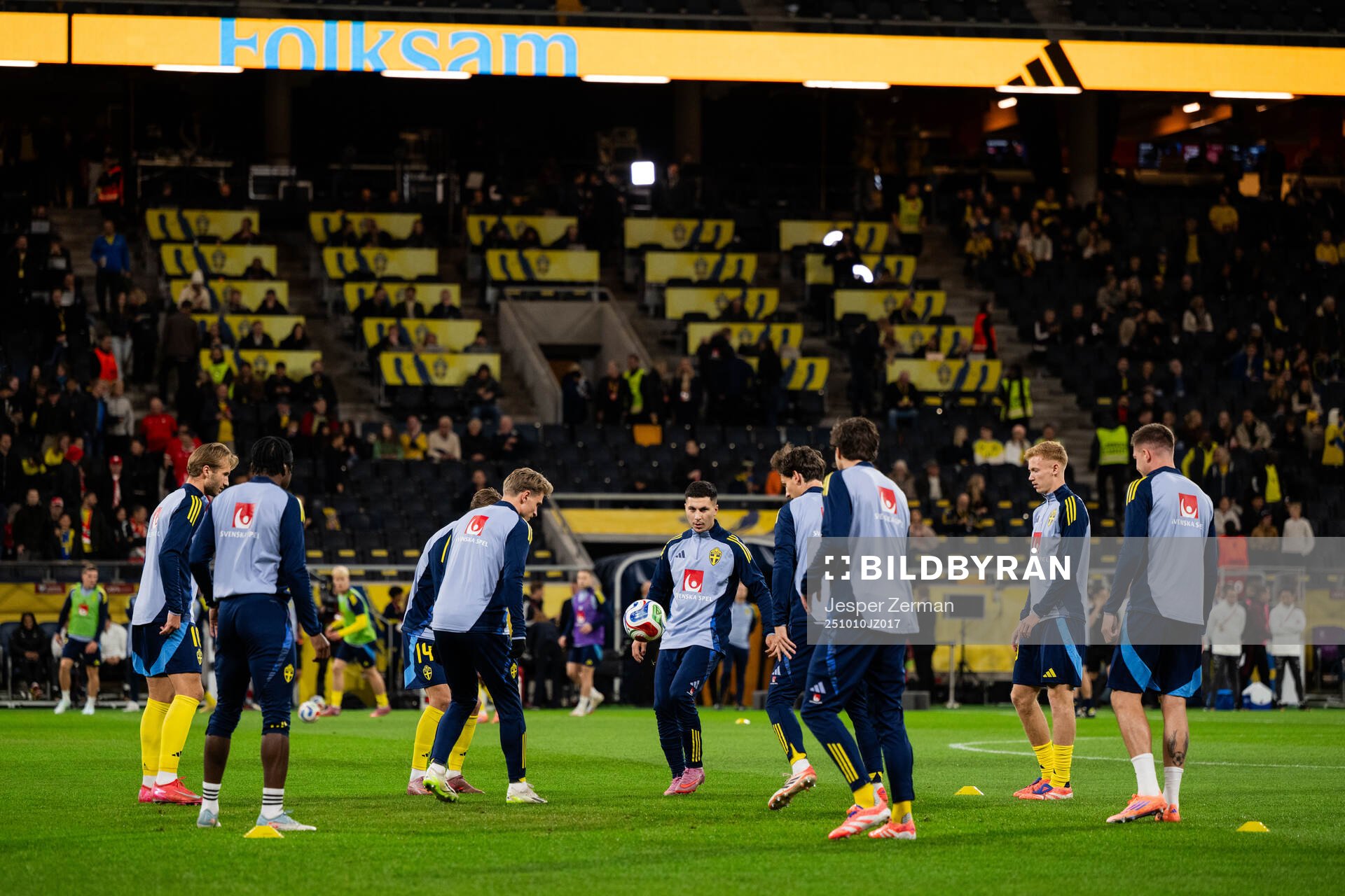 Roony Bardghji and Hugo Larsson of Sweden