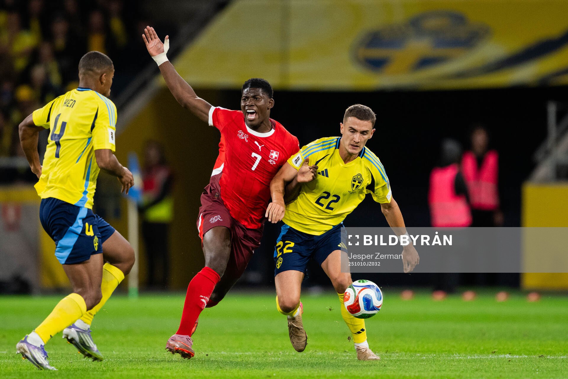 Breel Embolo of Switzerland and Gustaf Lagerbielke of Sweden