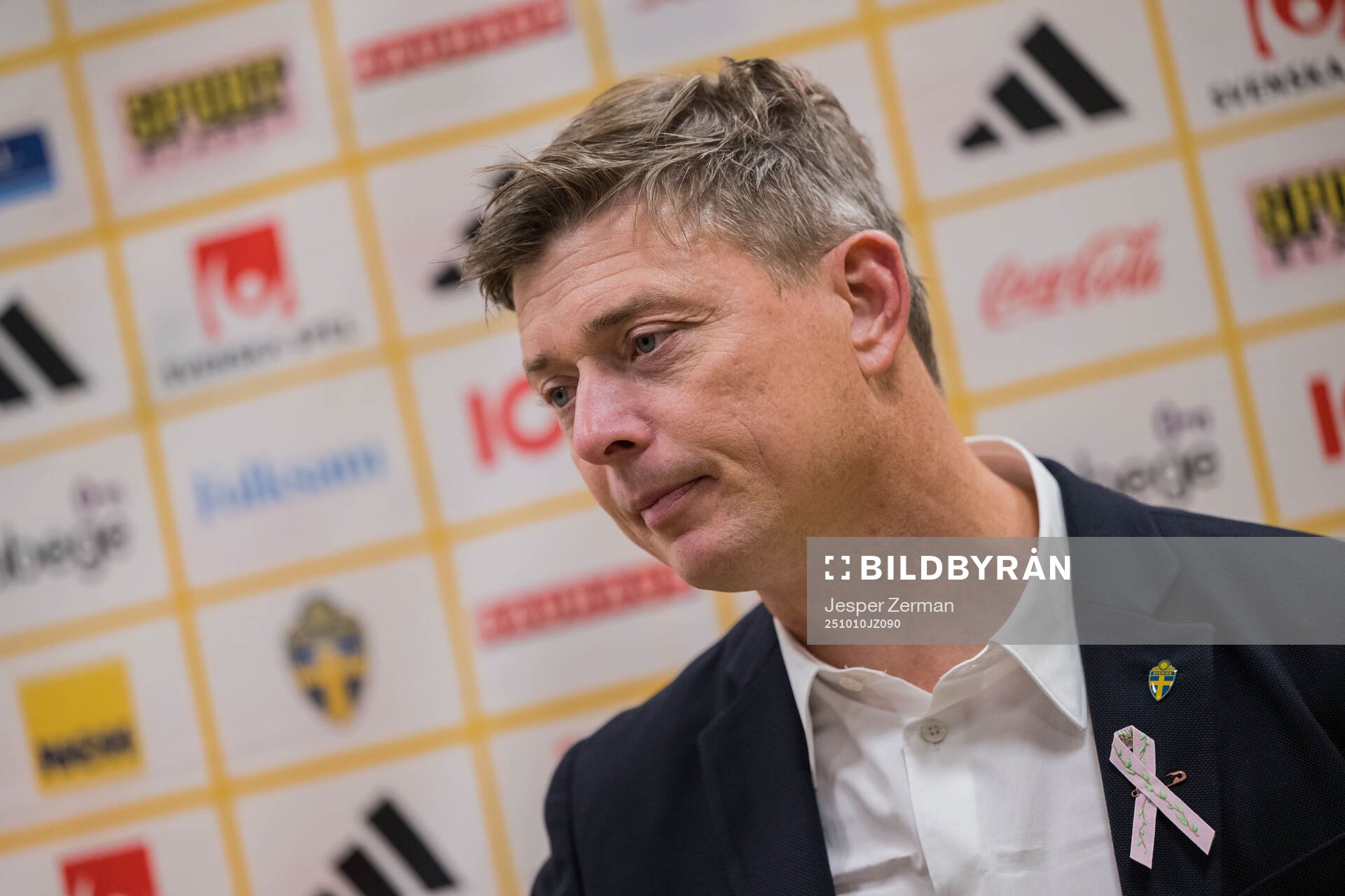 Head coach Jon Dahl Tomasson of Sweden