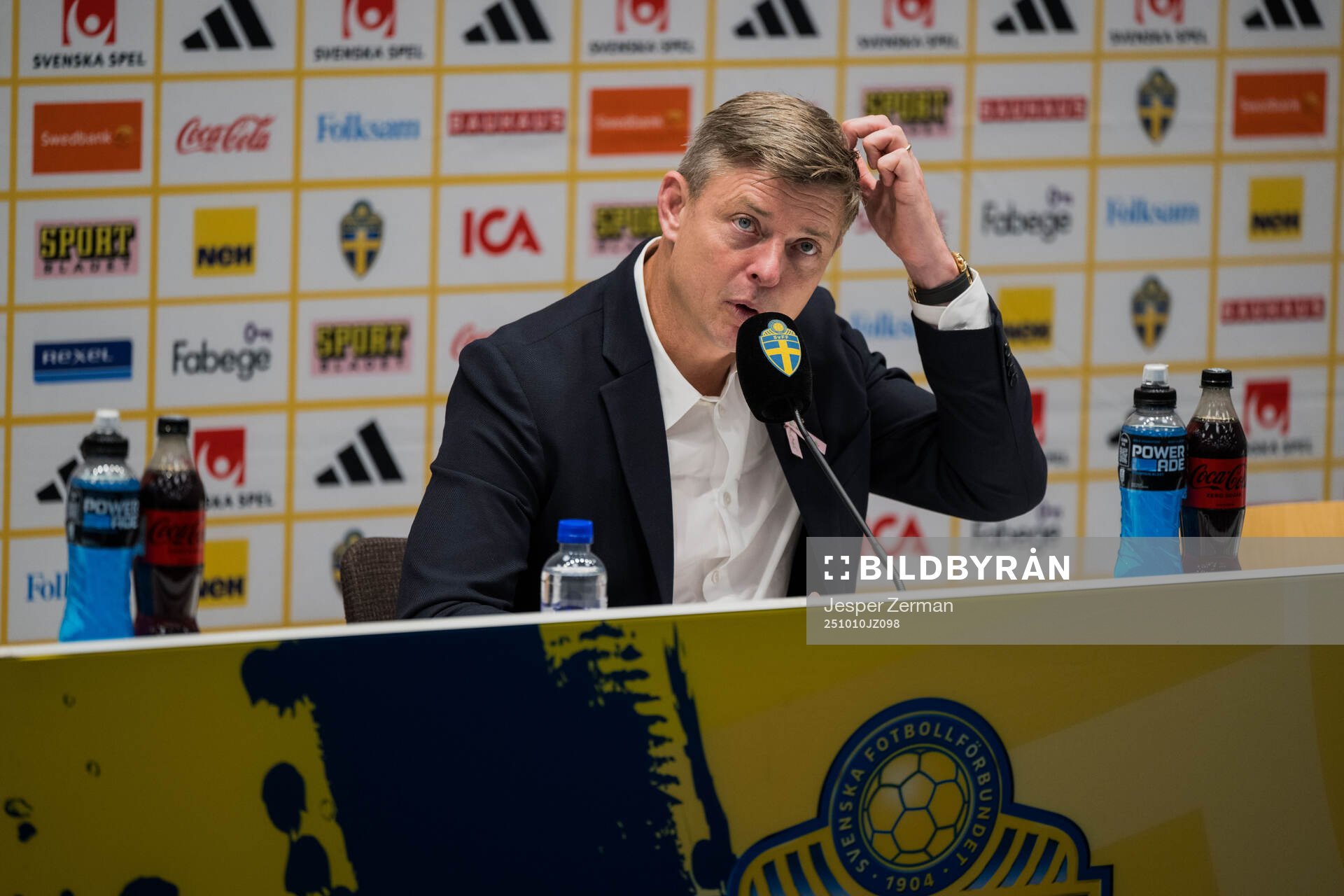 Head coach Jon Dahl Tomasson of Sweden