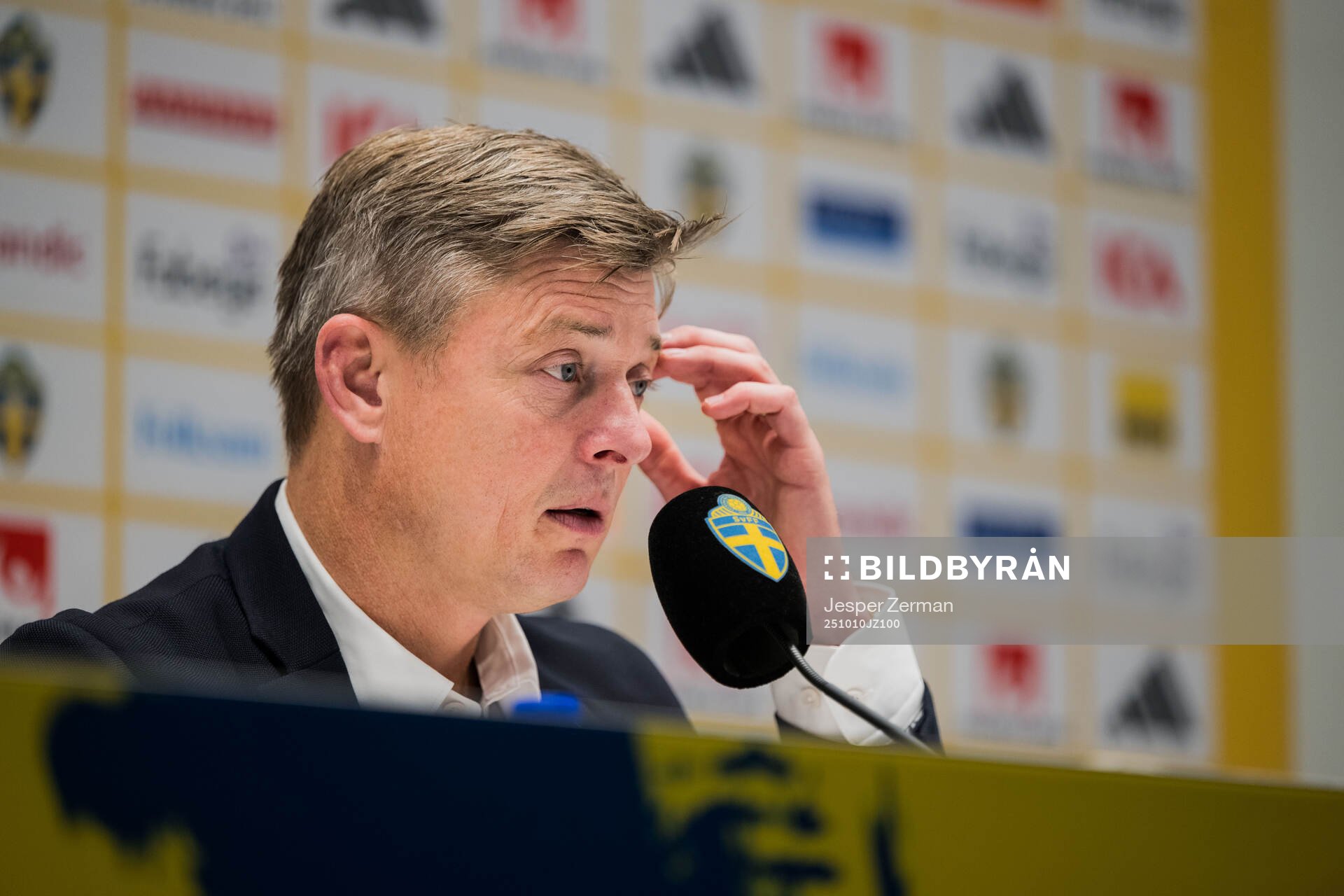 Head coach Jon Dahl Tomasson of Sweden