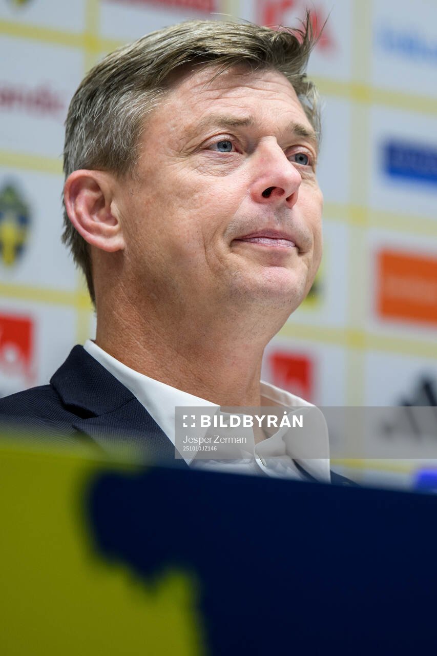 Head coach Jon Dahl Tomasson of Sweden ata a press